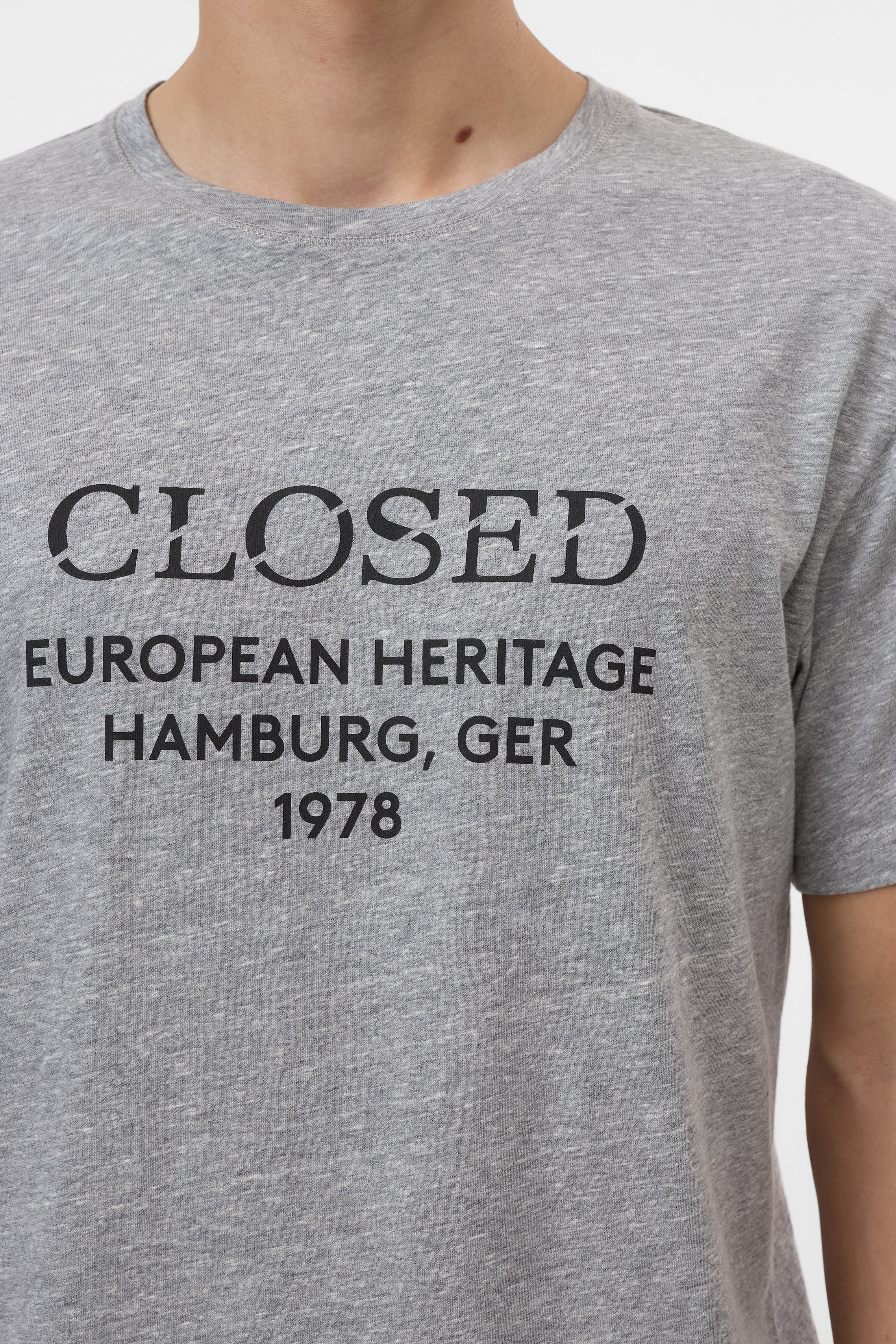 CLASSIC T-SHIRT