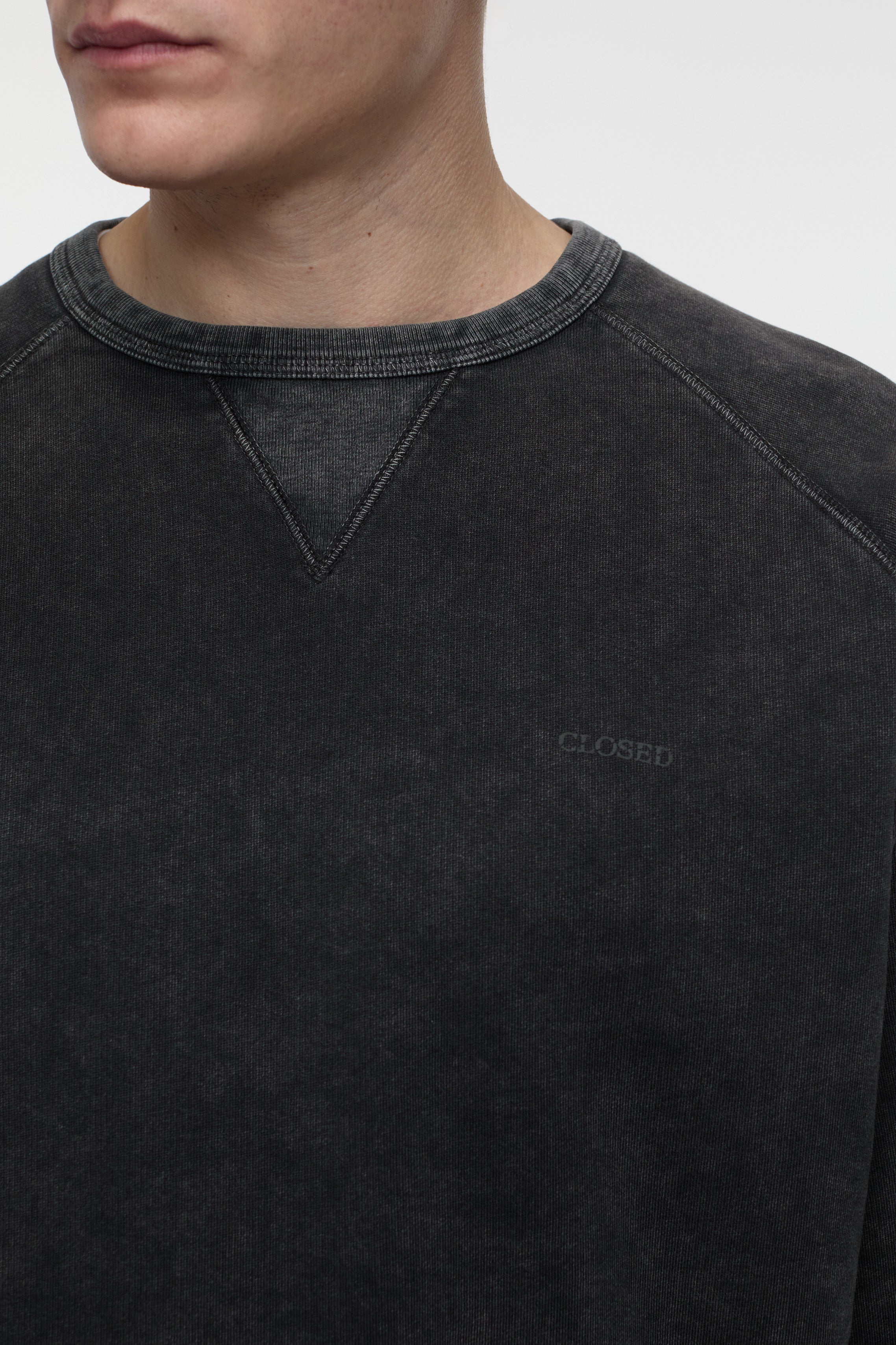 Closed-CREWNECK-Shirts-Black-Deal-Outlet-by-ARCHIVIST