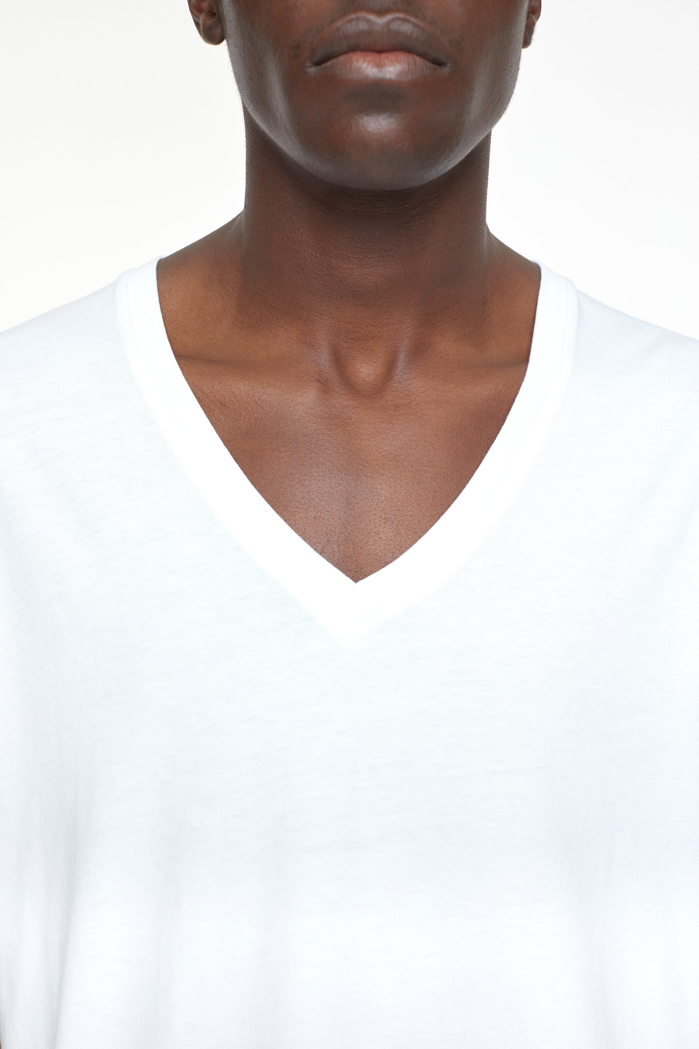 V-NECK T-SHIRT