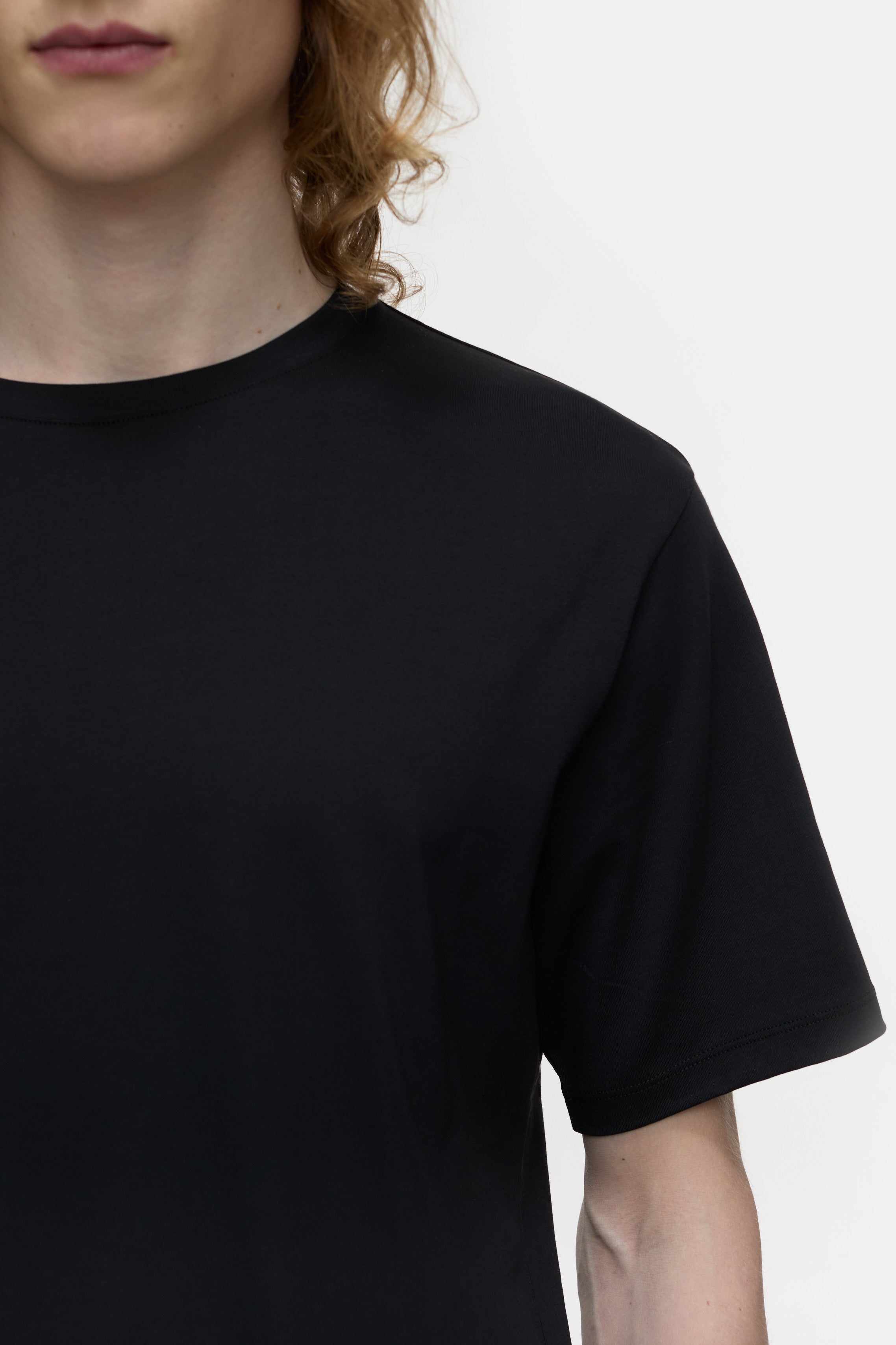 BASIC T-SHIRT