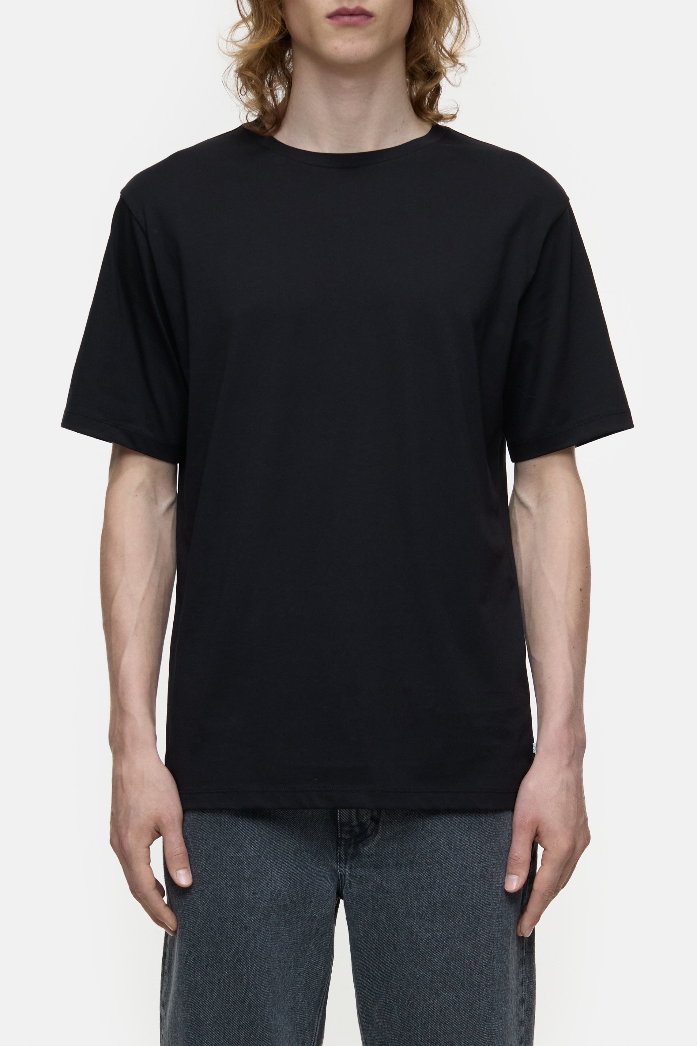 BASIC T-SHIRT