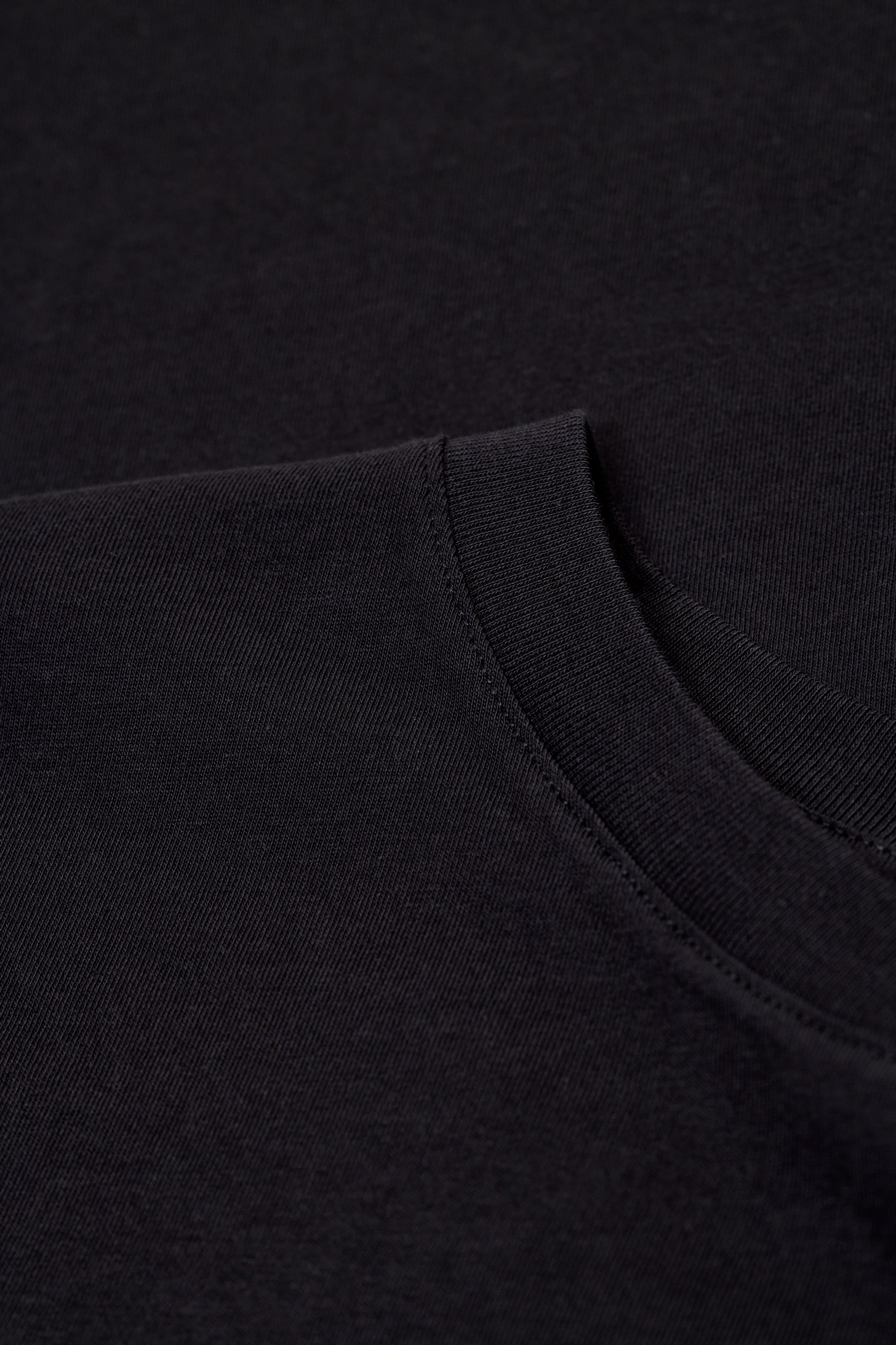 BASIC T-SHIRT