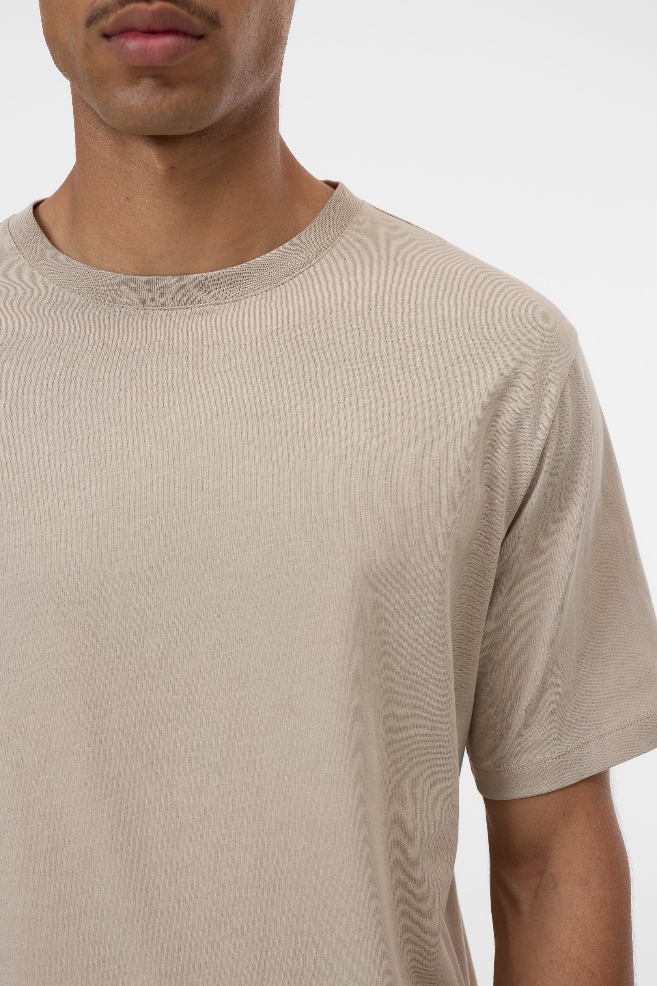 BASIC T-SHIRT