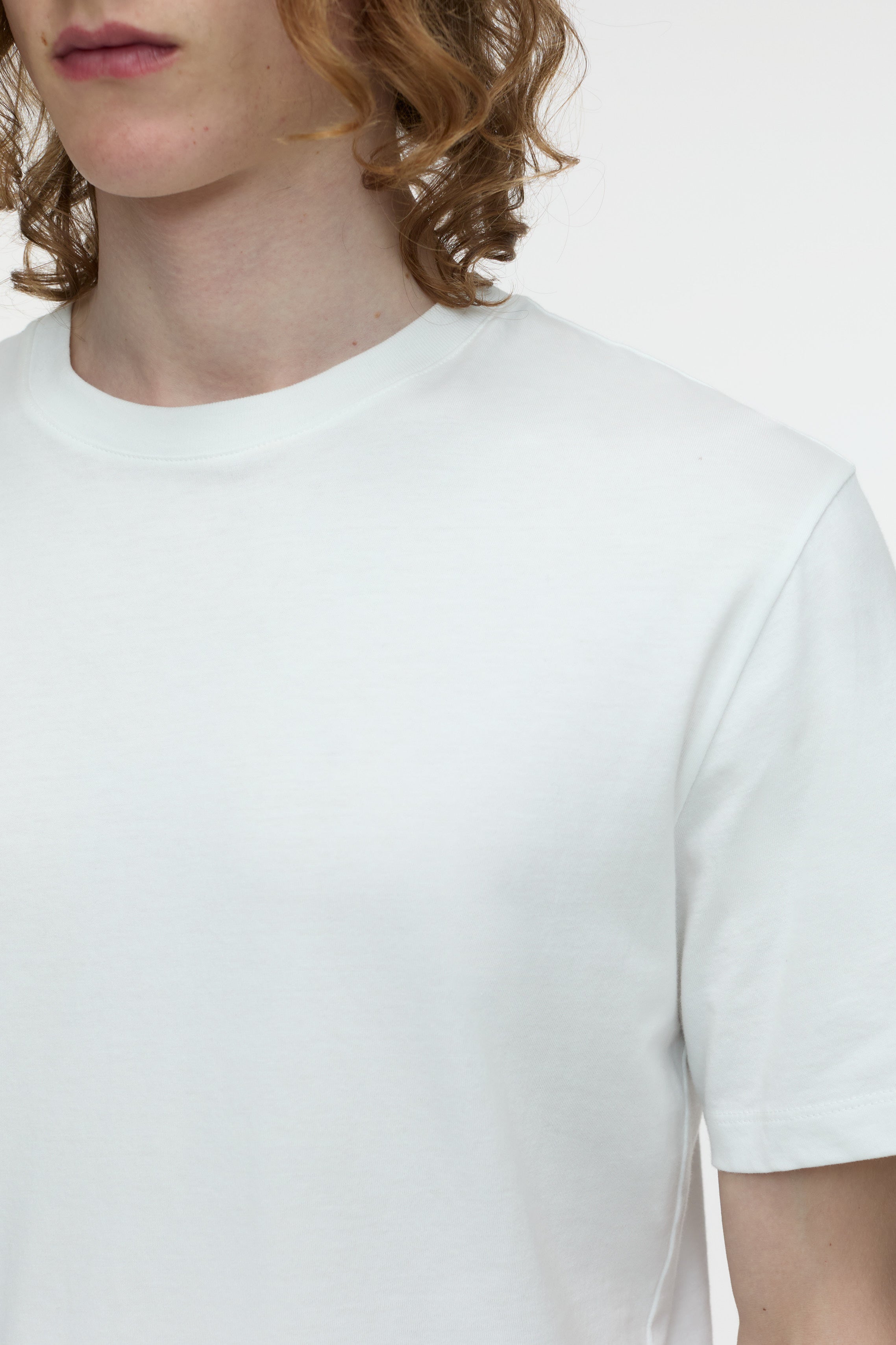 BASIC T-SHIRT
