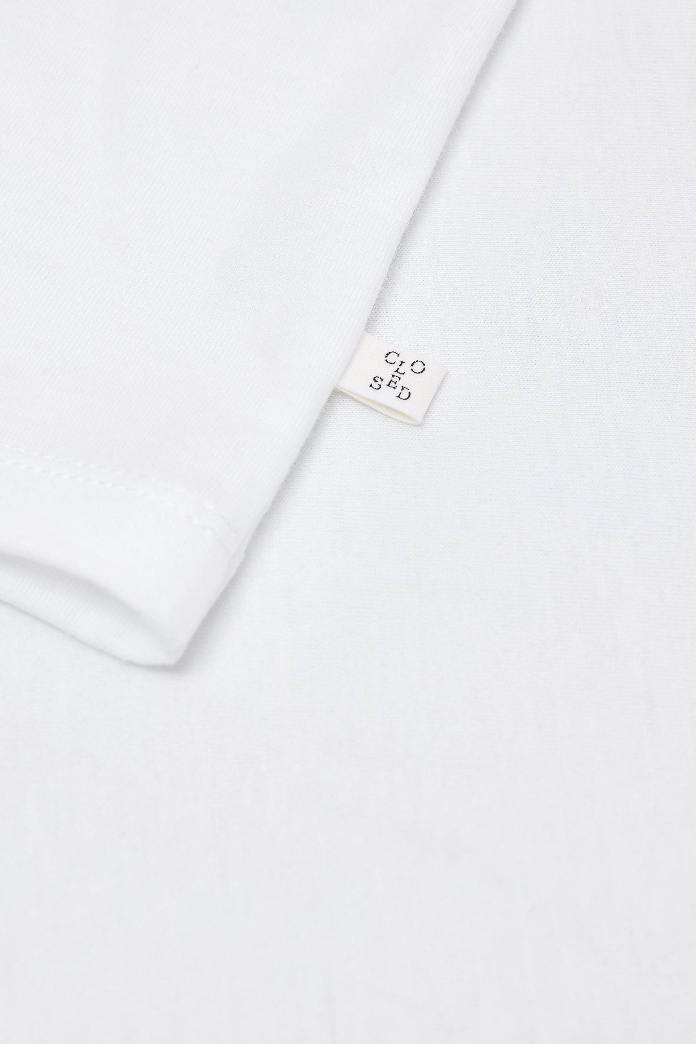BASIC T-SHIRT