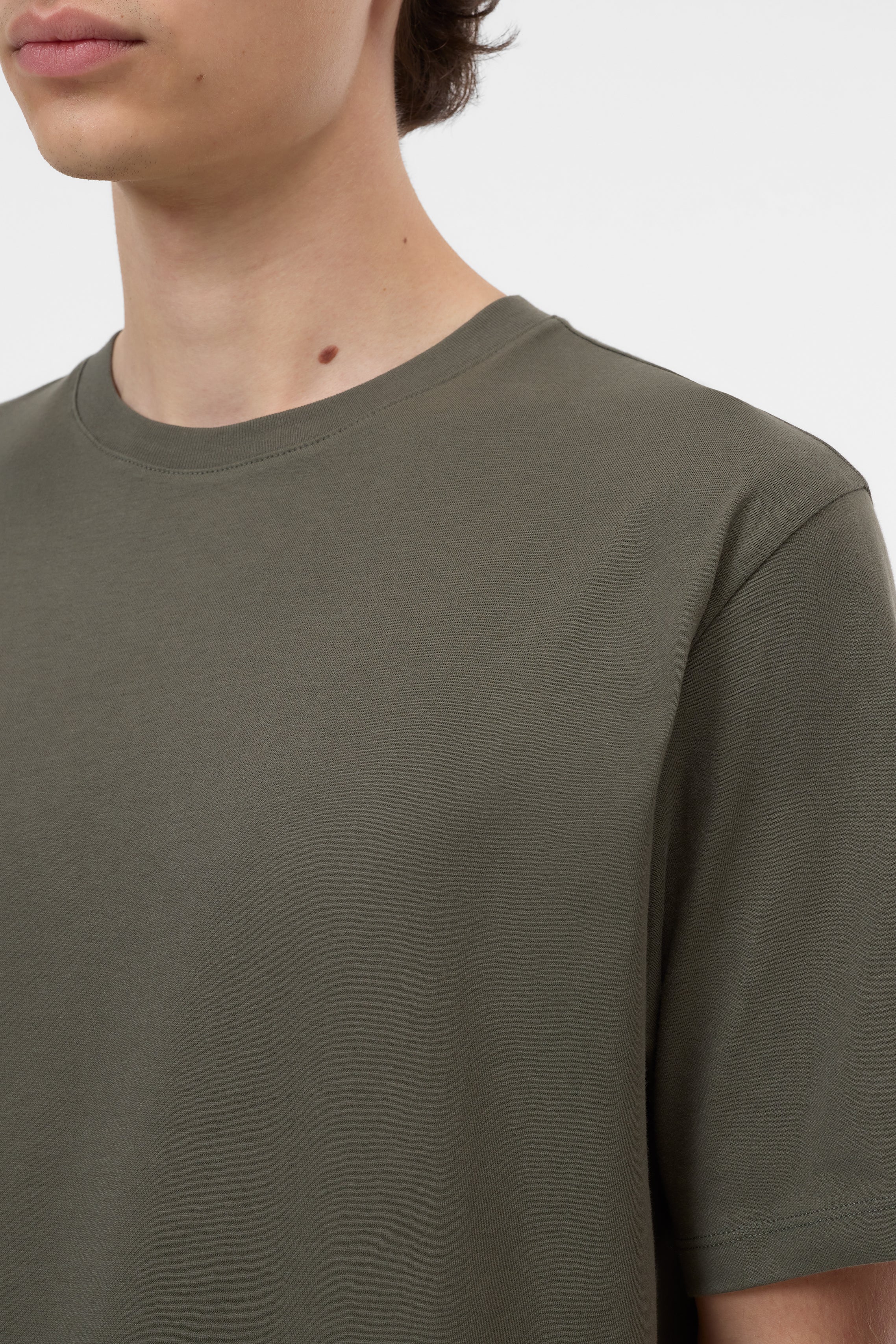 BASIC T-SHIRT