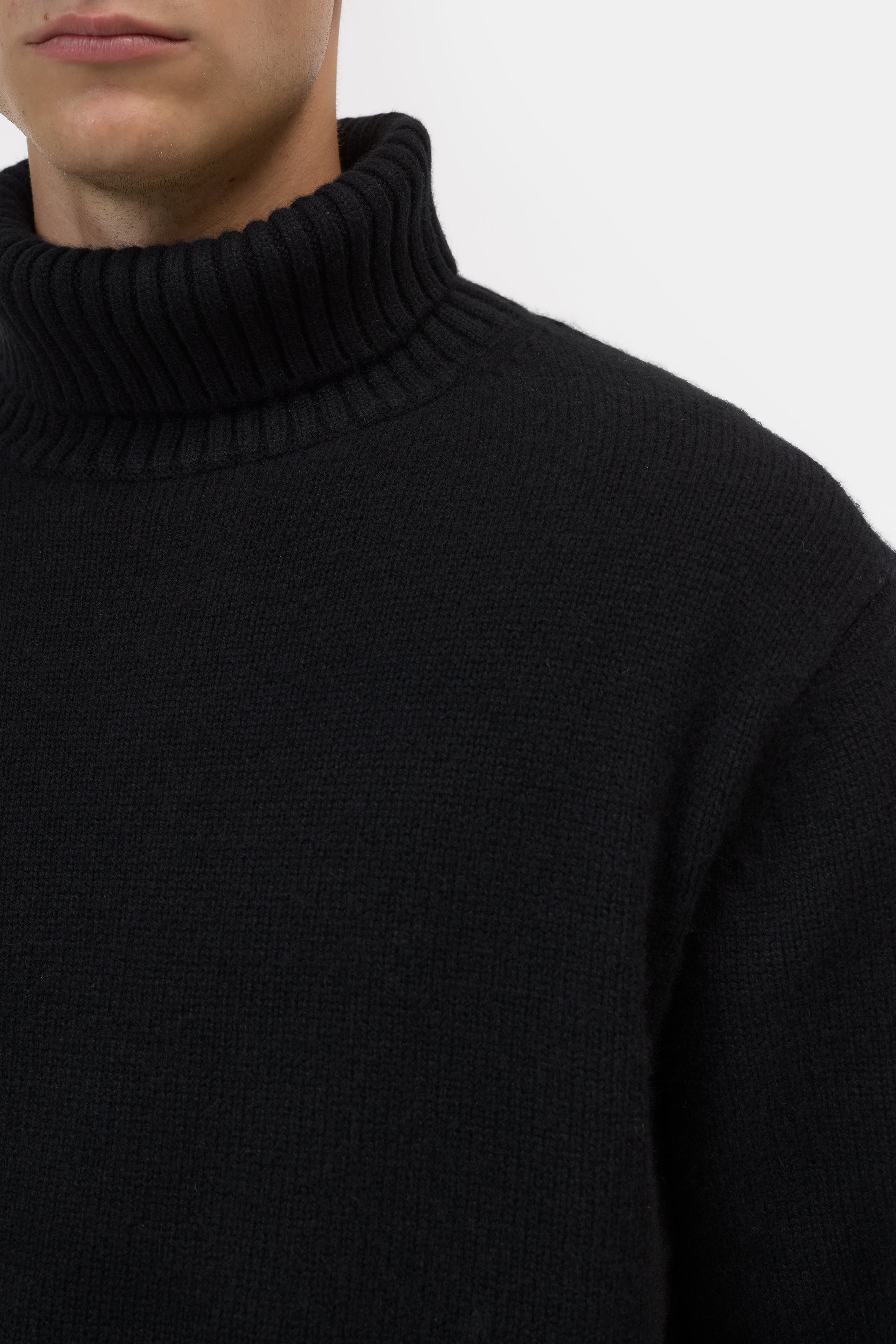 TURTLENECK JUMPER