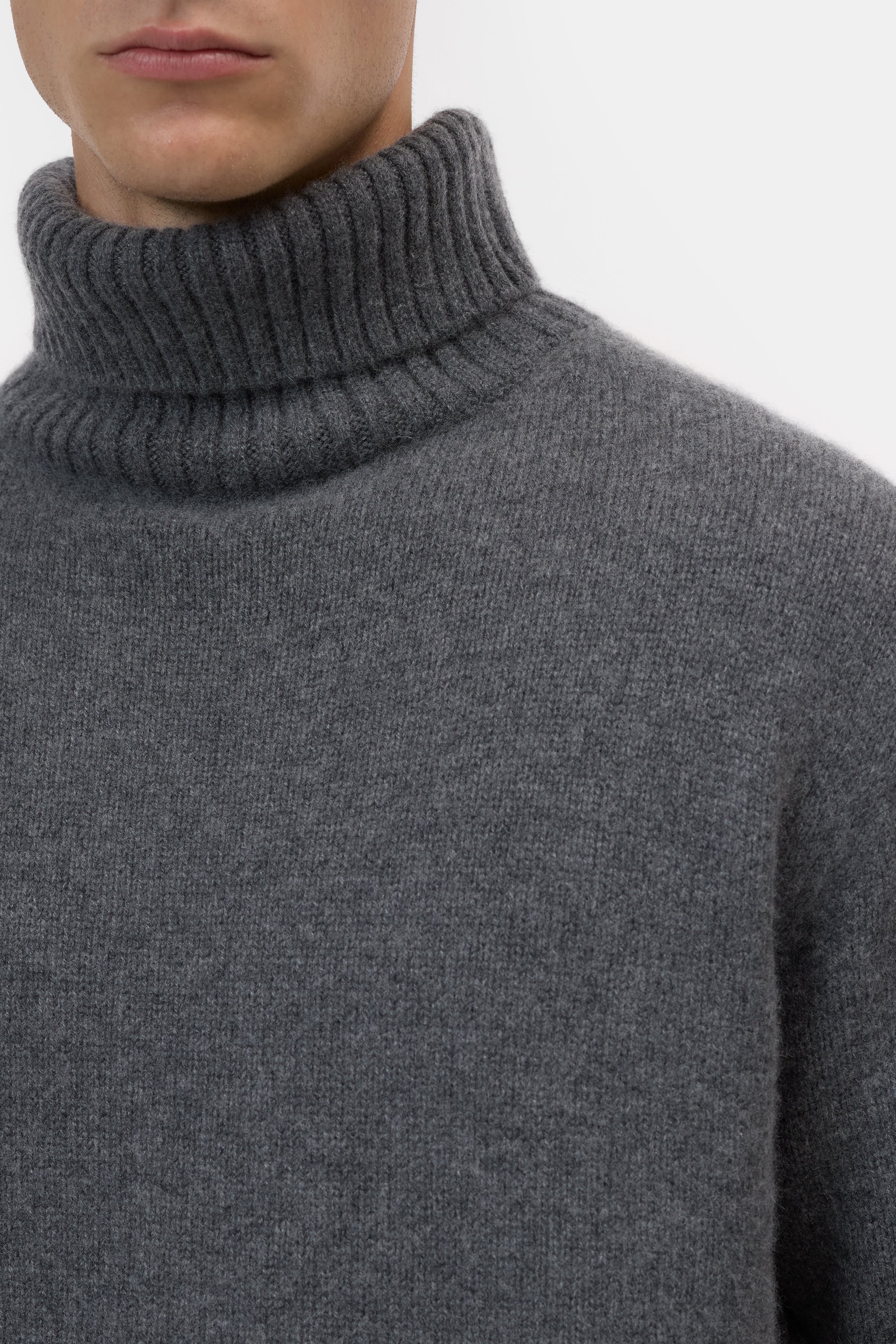 TURTLENECK JUMPER