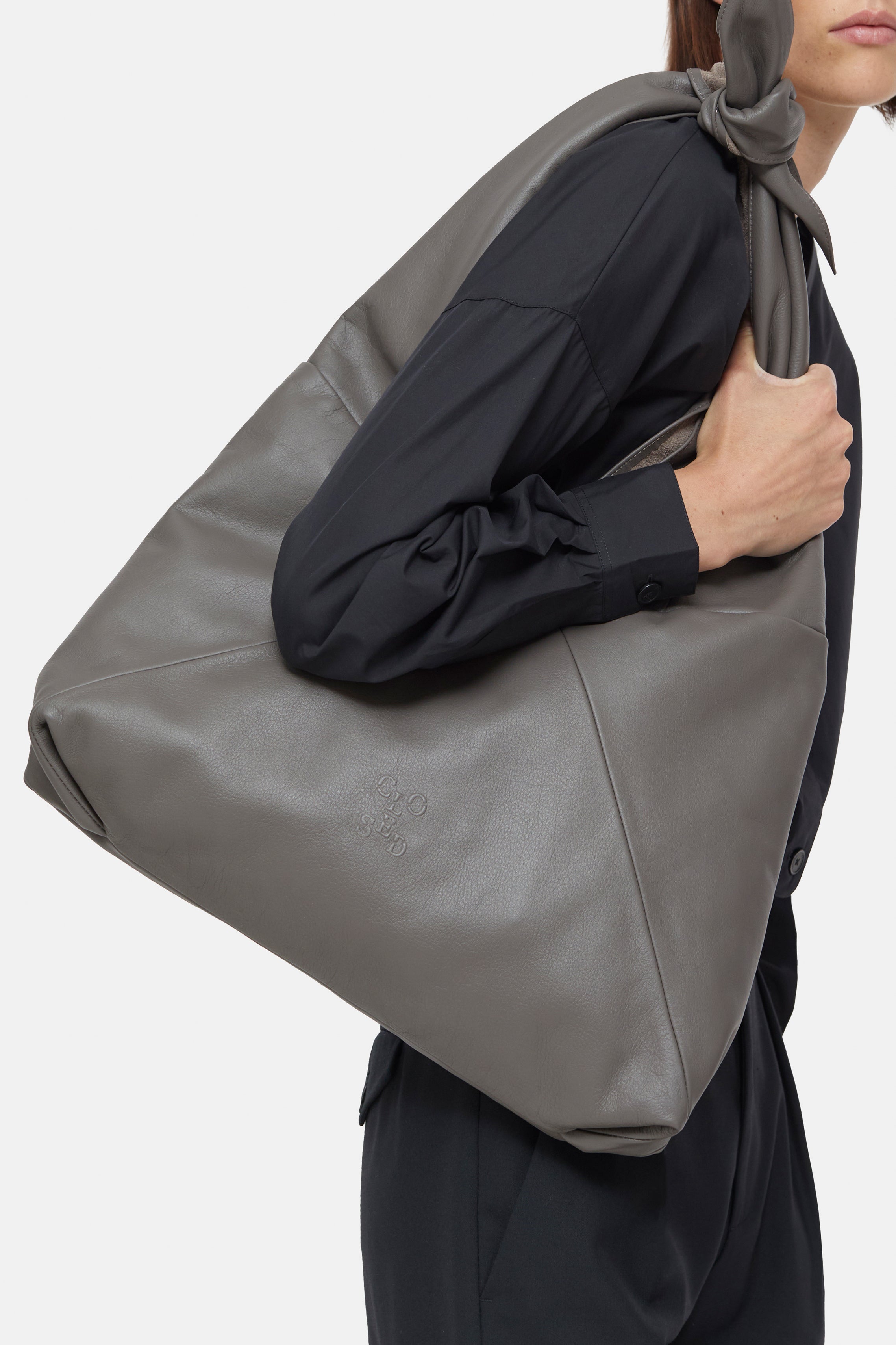 CLOSED-OVERSIZED BAG BAG-ARCHIVE-SALE-OUTLET-Lagerverkauf-Accessoires-ONE-DARK NICKEL-ARCHIVIST