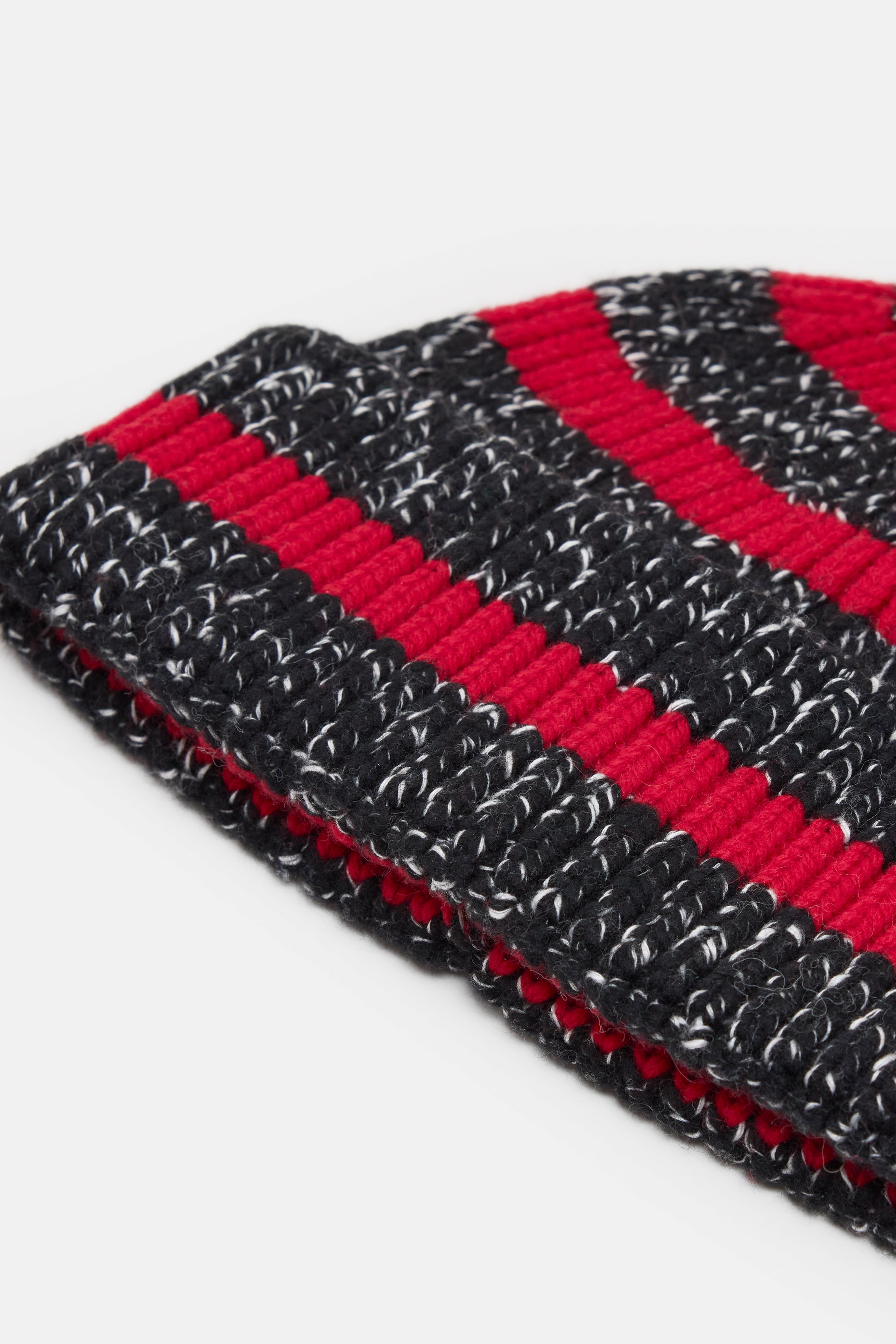 KNITTED HAT