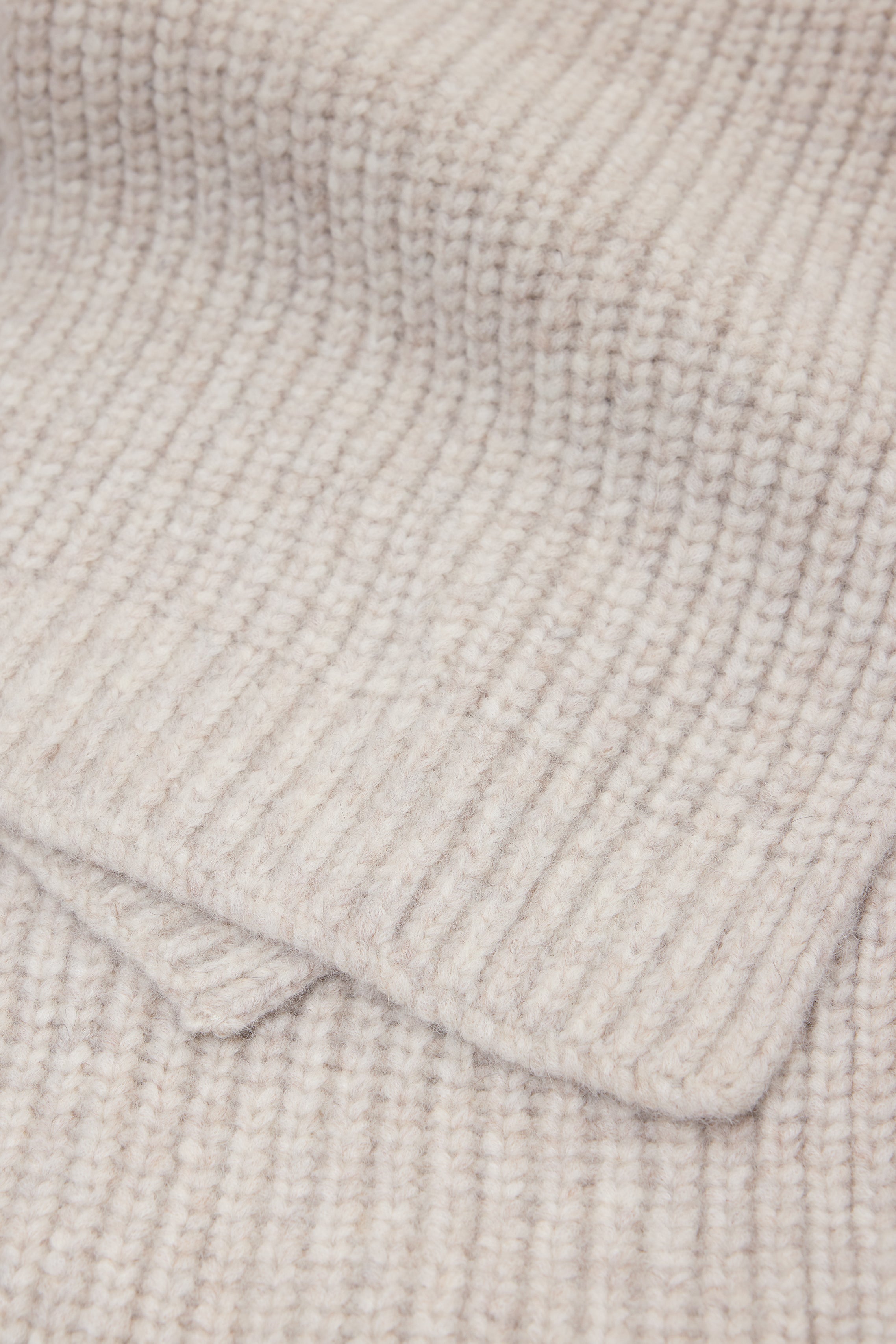 KNITTED SCARF