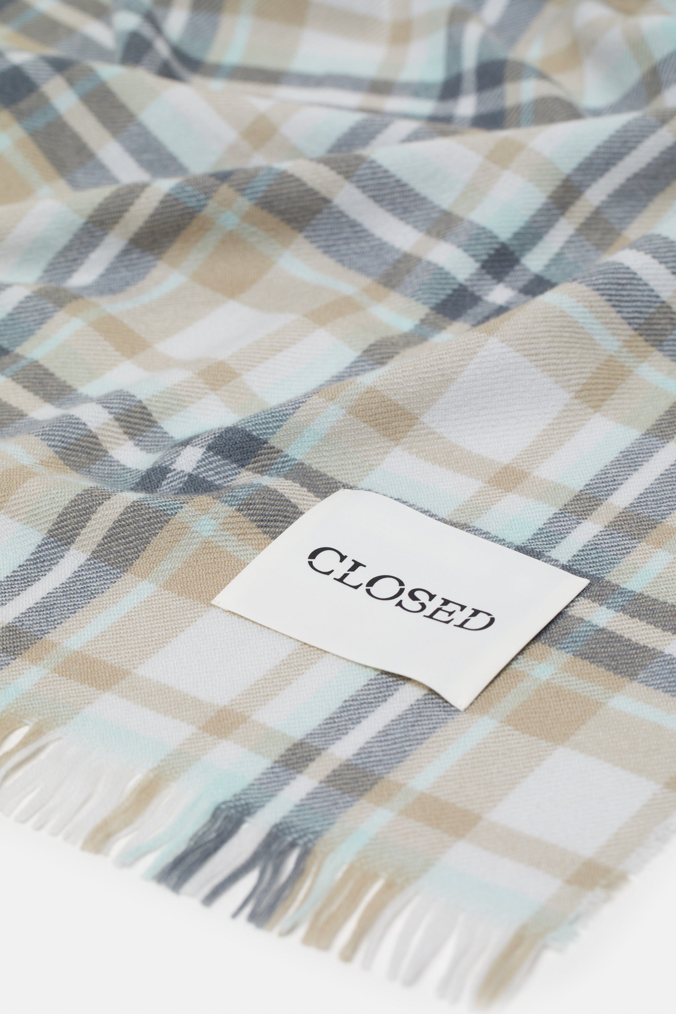 Closed-SCARF-Black-Deal-Outlet-by-ARCHIVIST