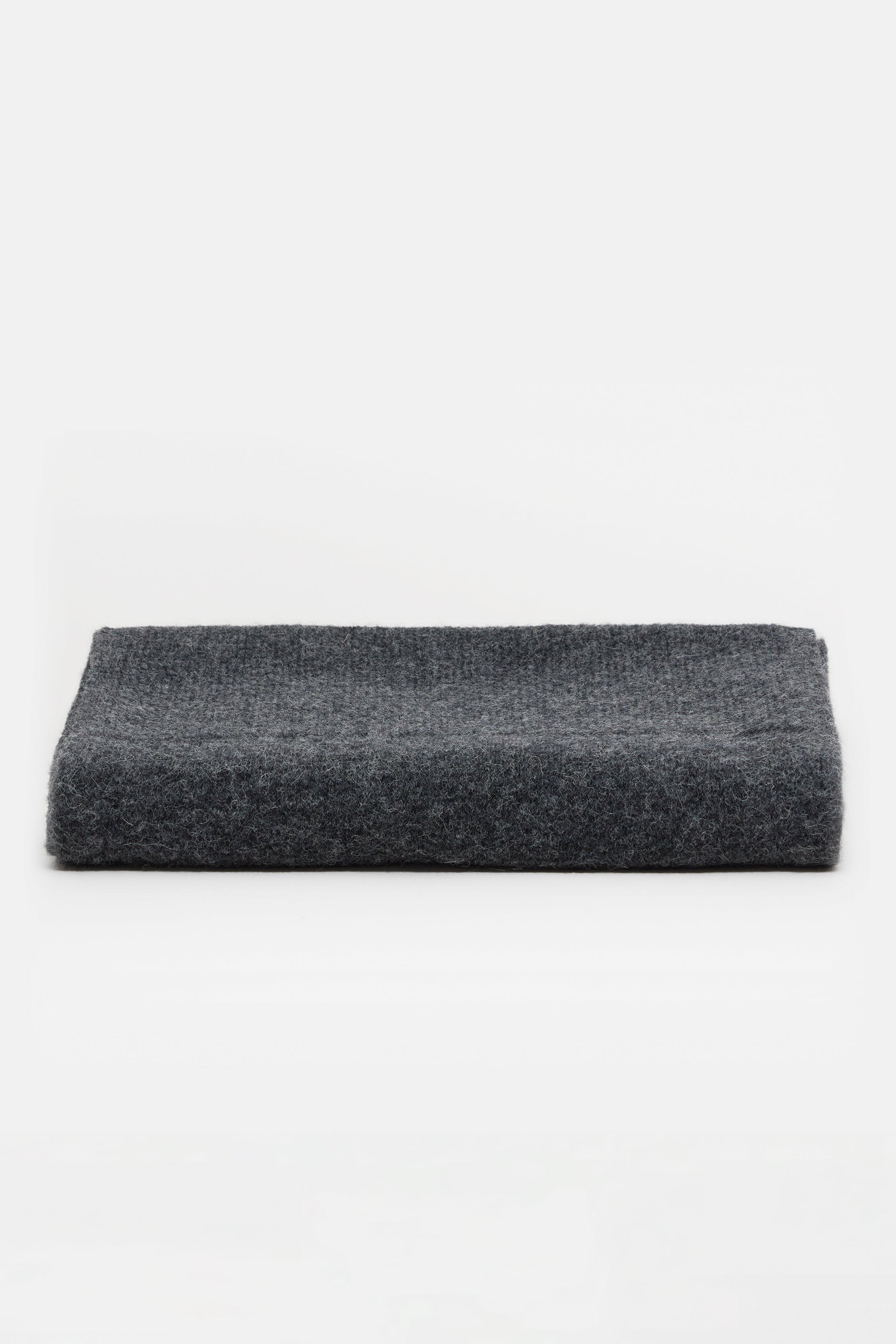 KNITTED SCARF