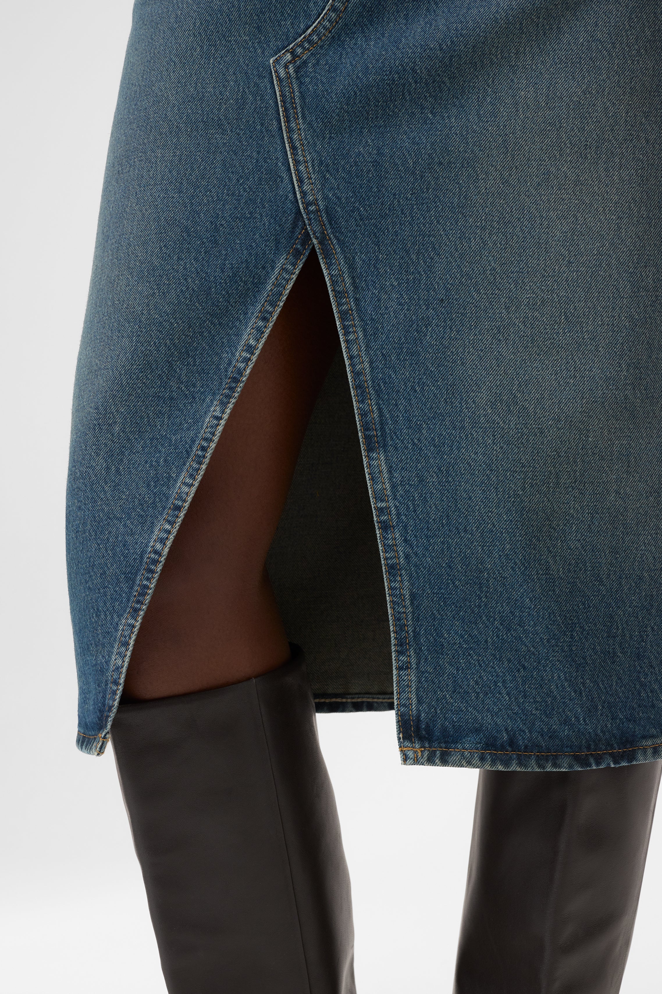 DOUBLE SLIT SKIRT