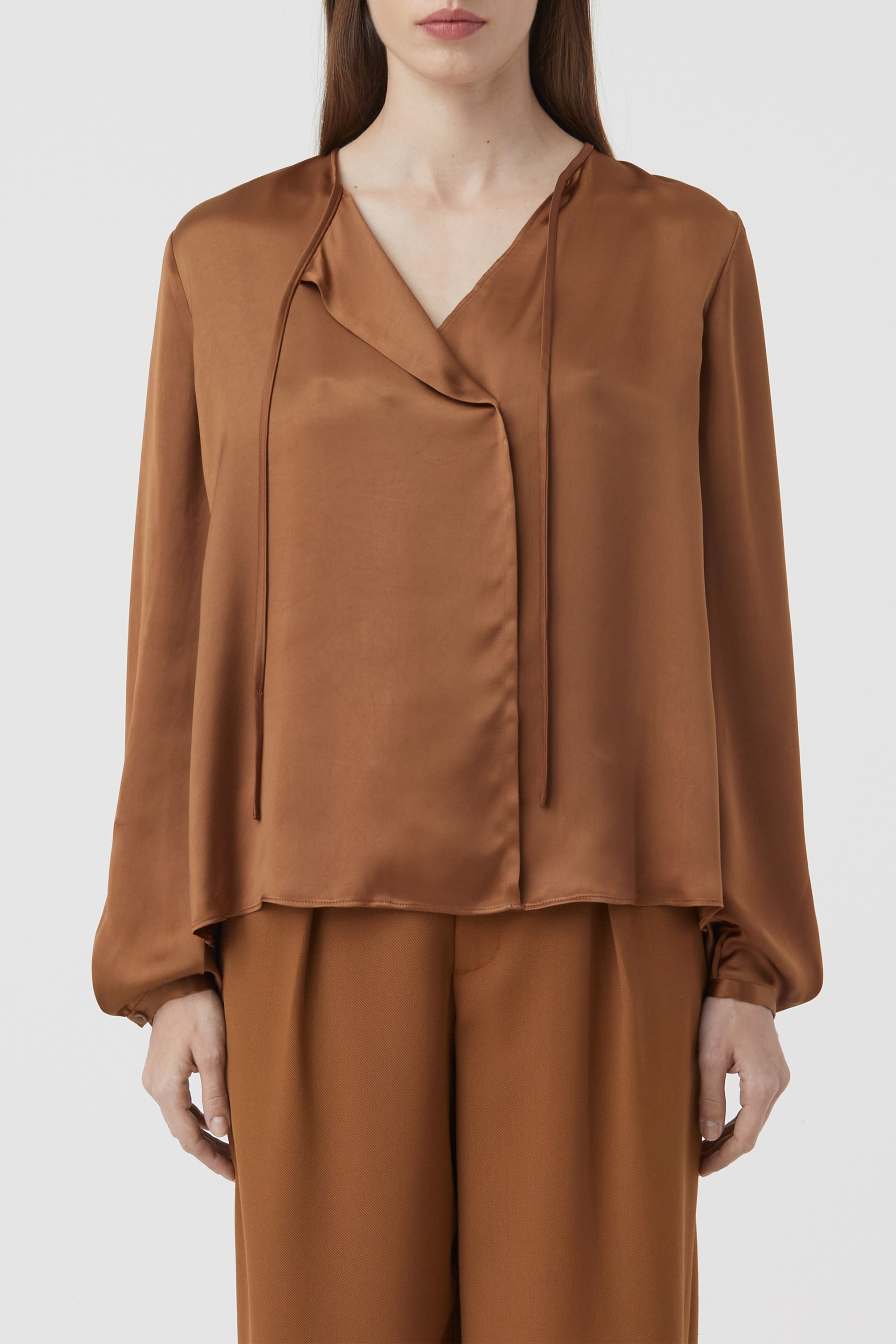 SLEEK TWILL BLOUSE