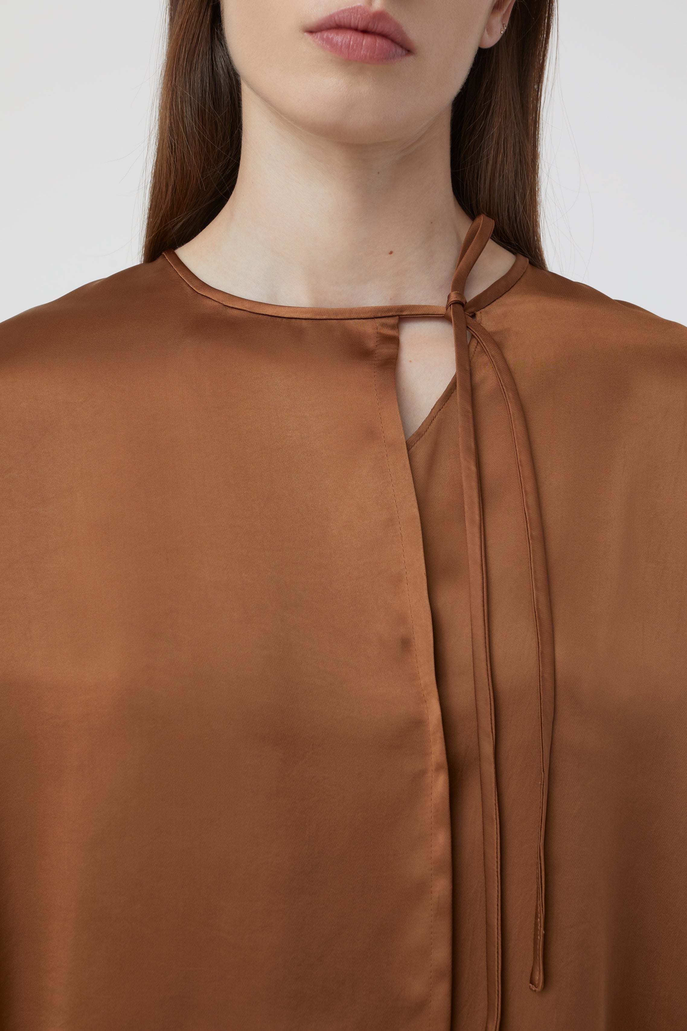 SLEEK TWILL BLOUSE