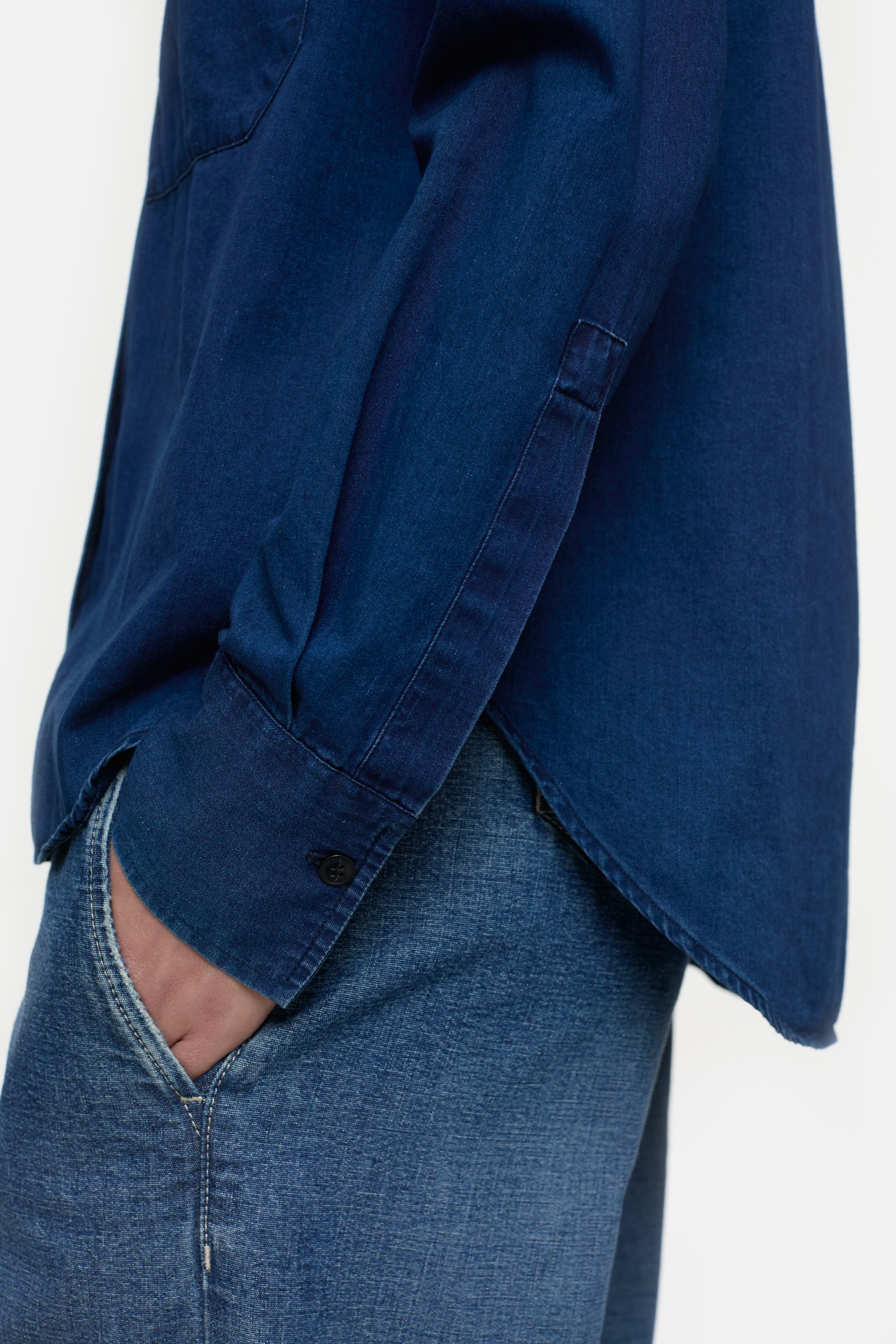 STRAIGHT FITTED BLOUSE