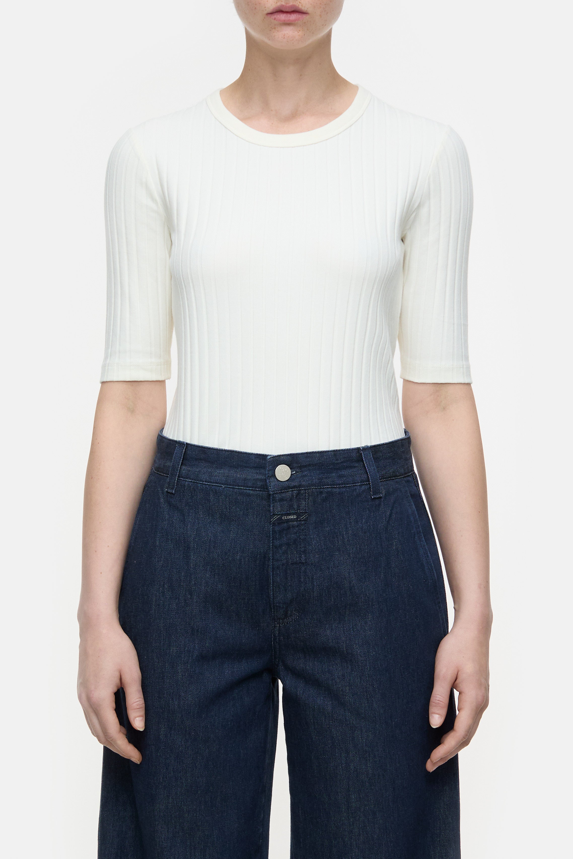 Closed-CREWNECK SHORTSLEEVE-Shirts-Black-Deal-Outlet-by-ARCHIVIST