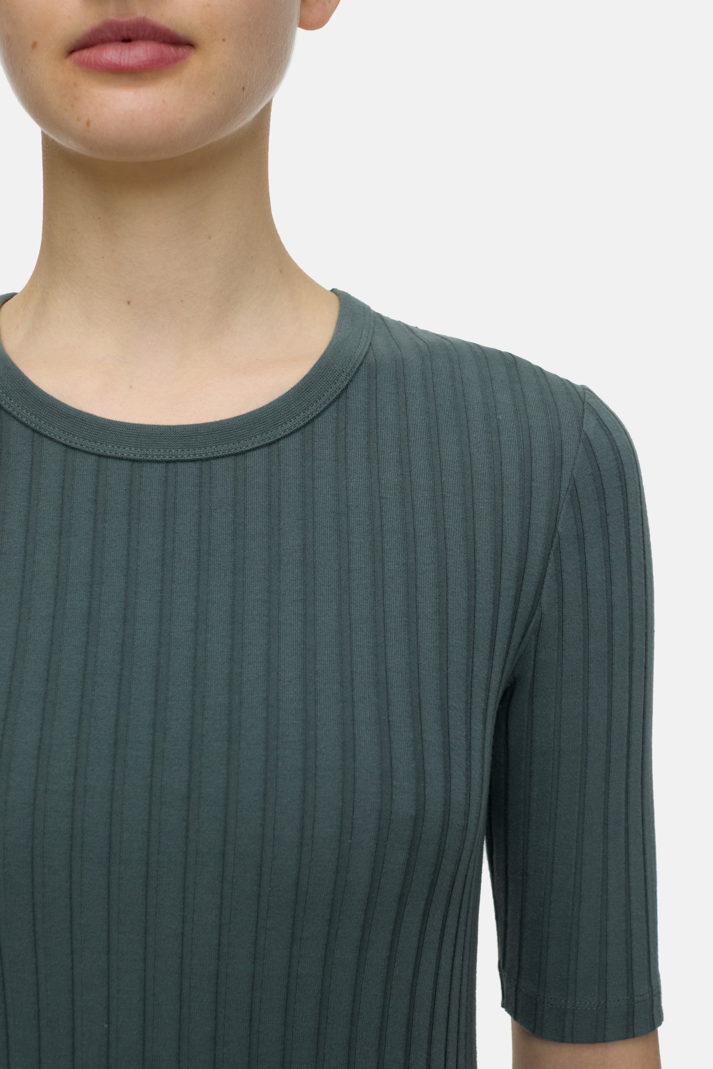 Closed-CREWNECK SHORTSLEEVE-Shirts-Black-Deal-Outlet-by-ARCHIVIST