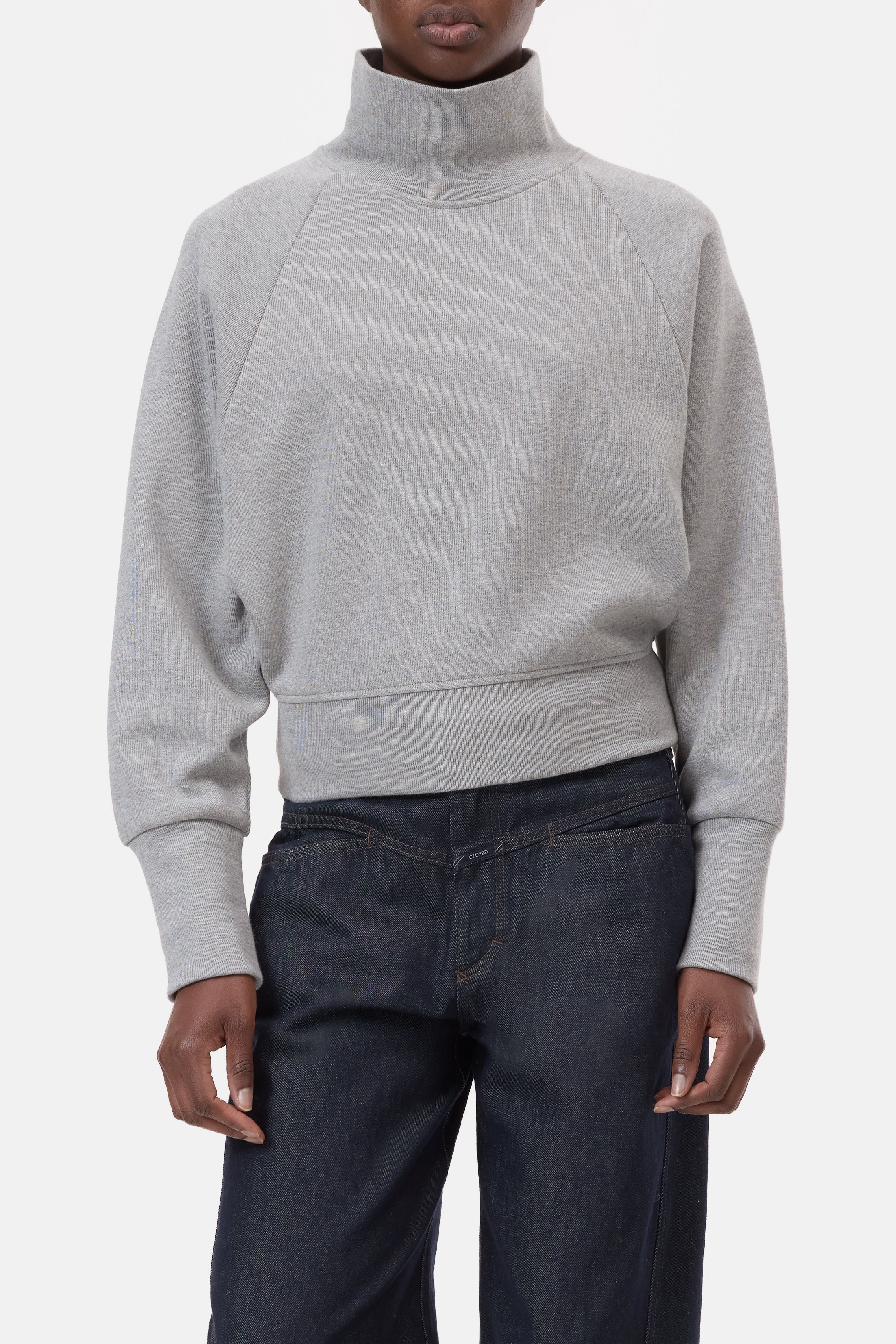 HIGH NECK SWEATSHIRT