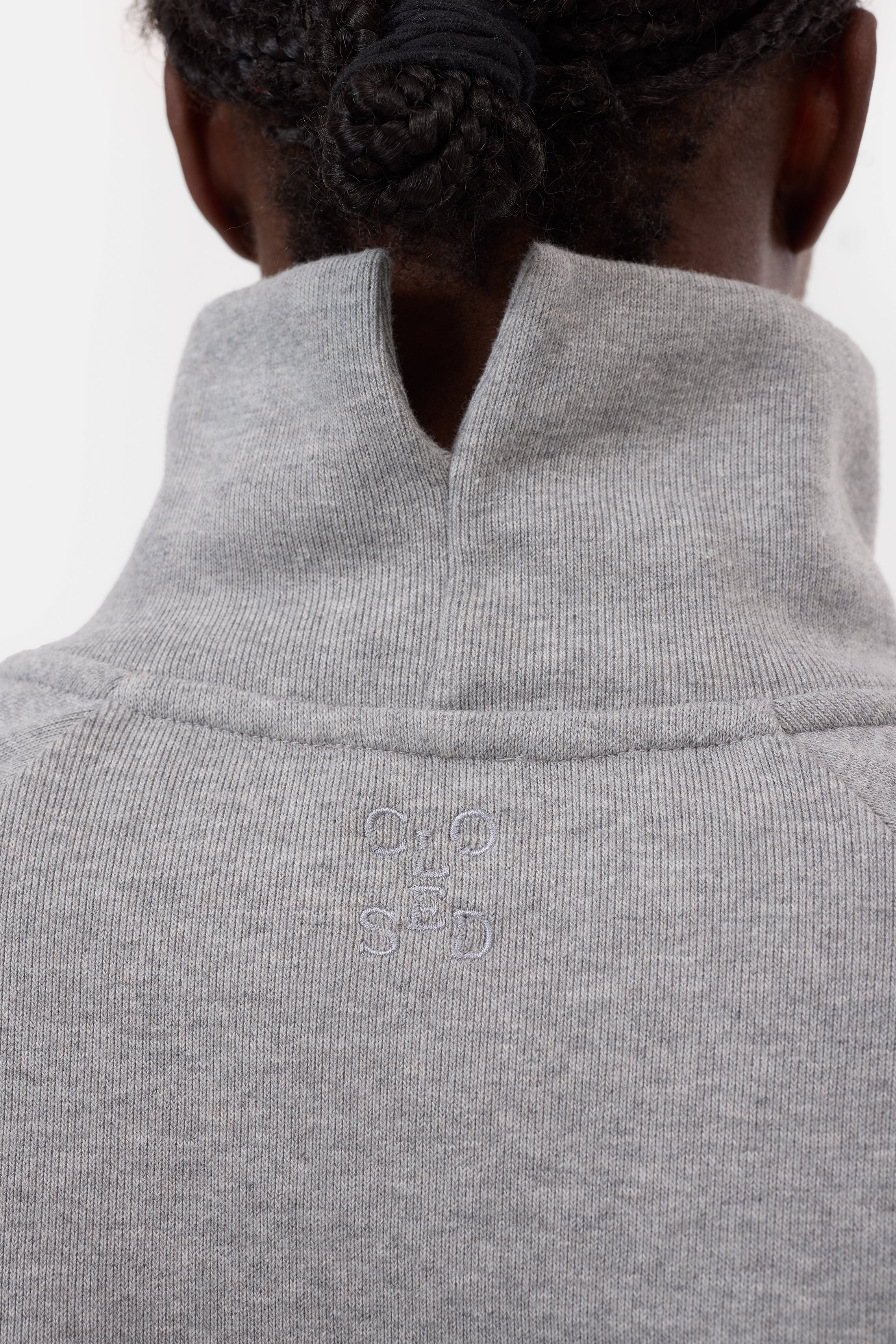 HIGH NECK SWEATSHIRT