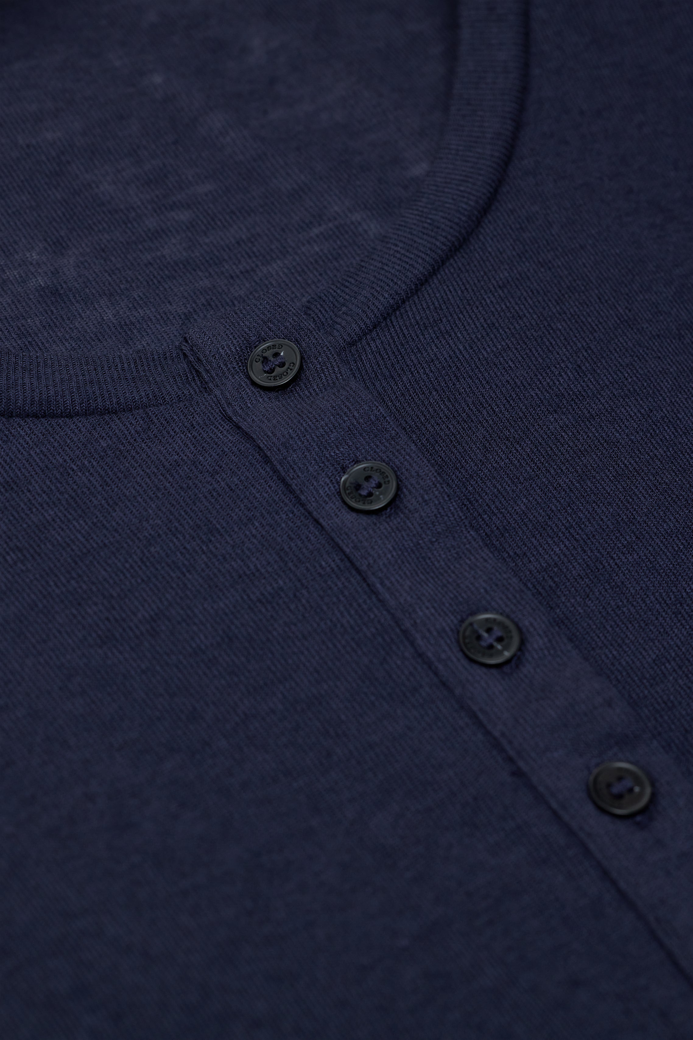 DEEP NECK LONGSLEEVE