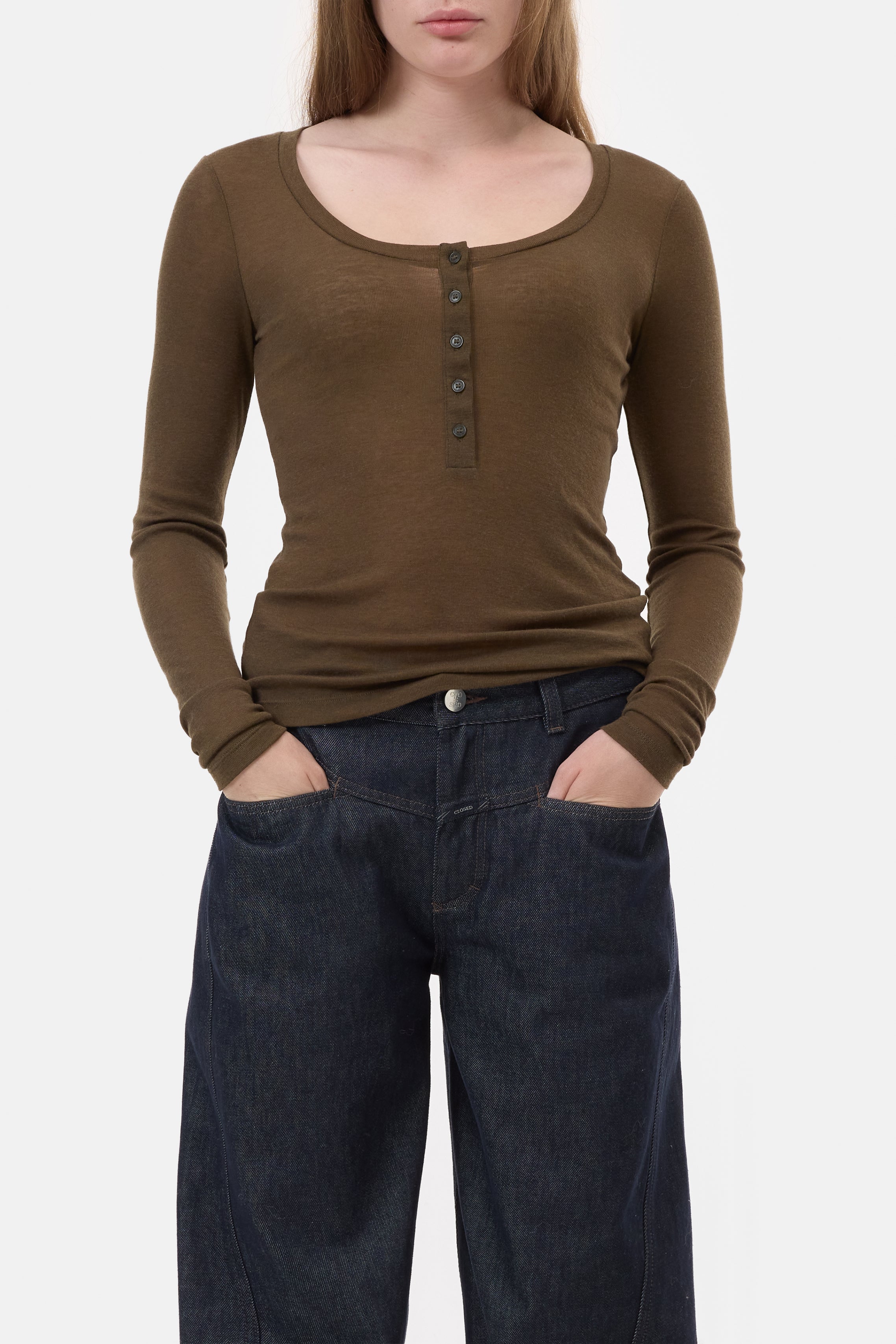 DEEP NECK LONGSLEEVE