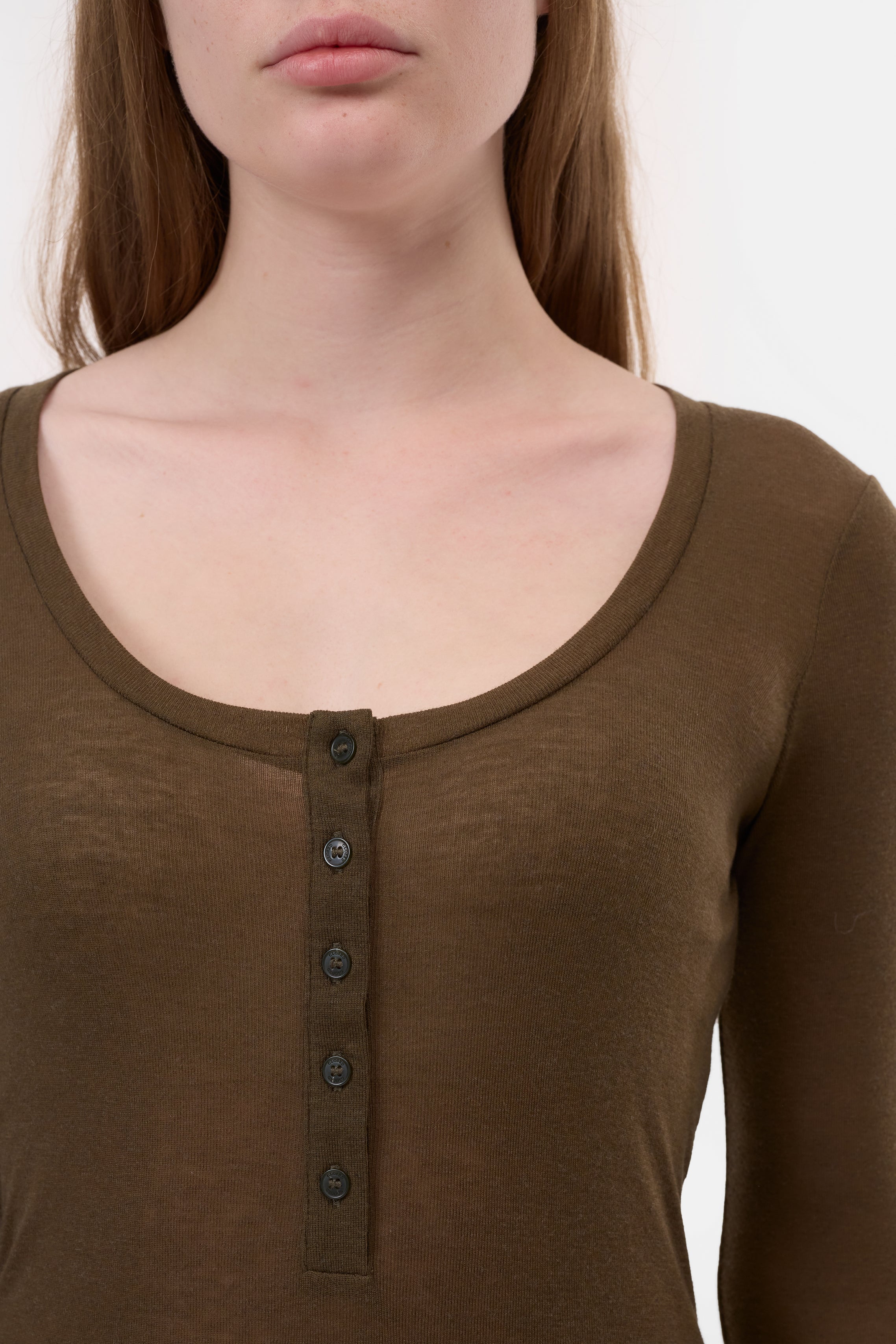 DEEP NECK LONGSLEEVE