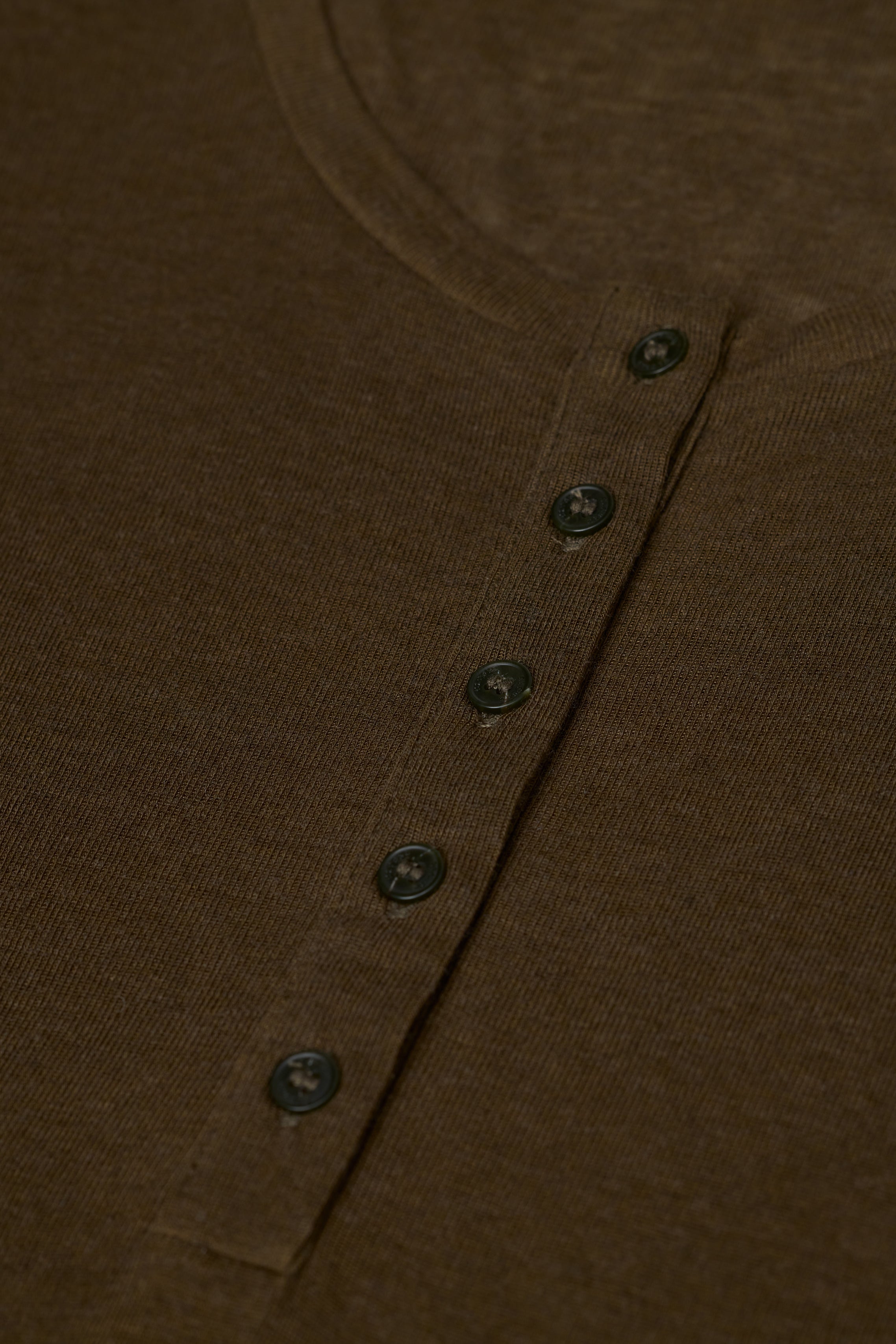 DEEP NECK LONGSLEEVE