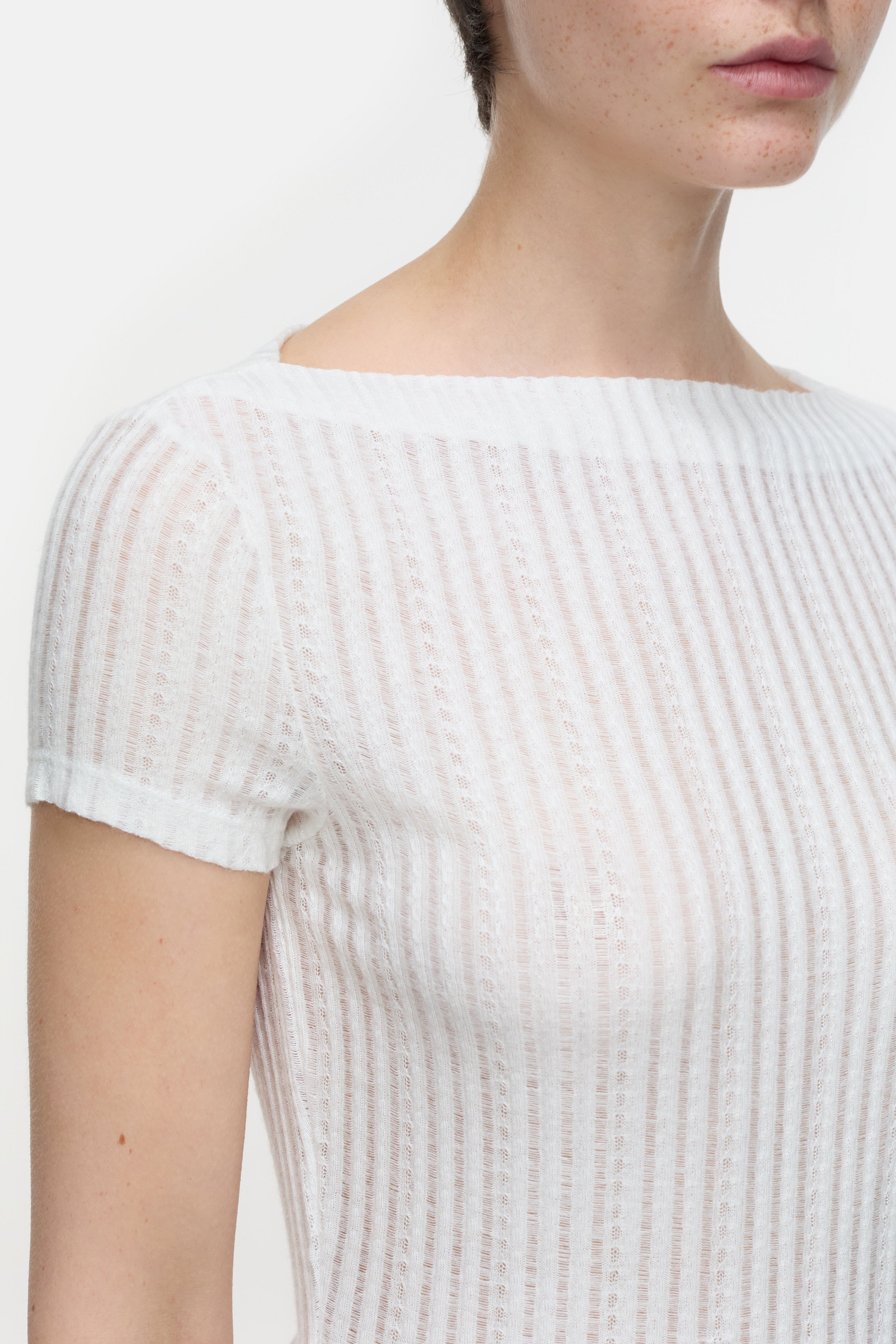 STRAIGHT NECK T-SHIRT