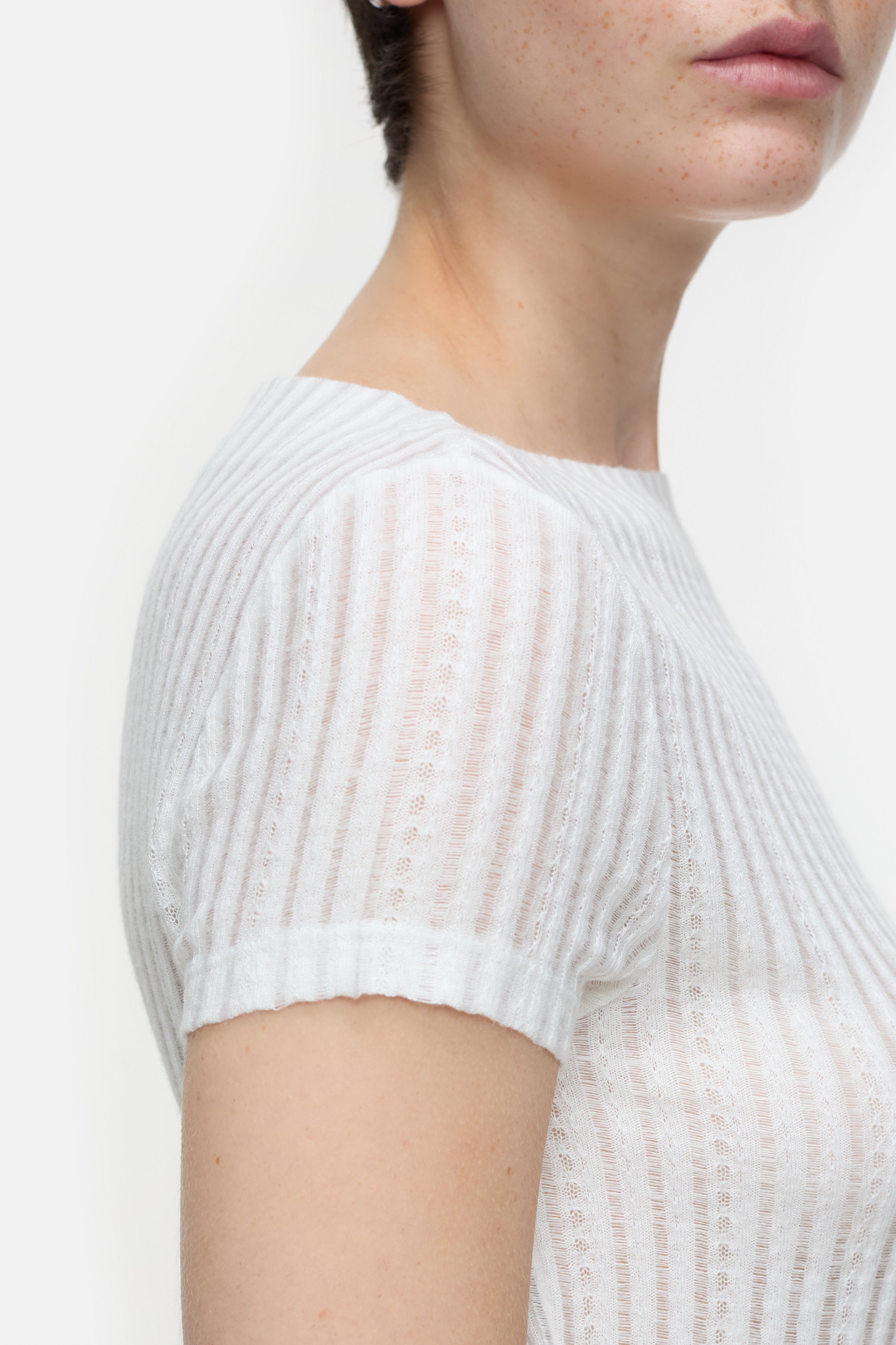 STRAIGHT NECK T-SHIRT