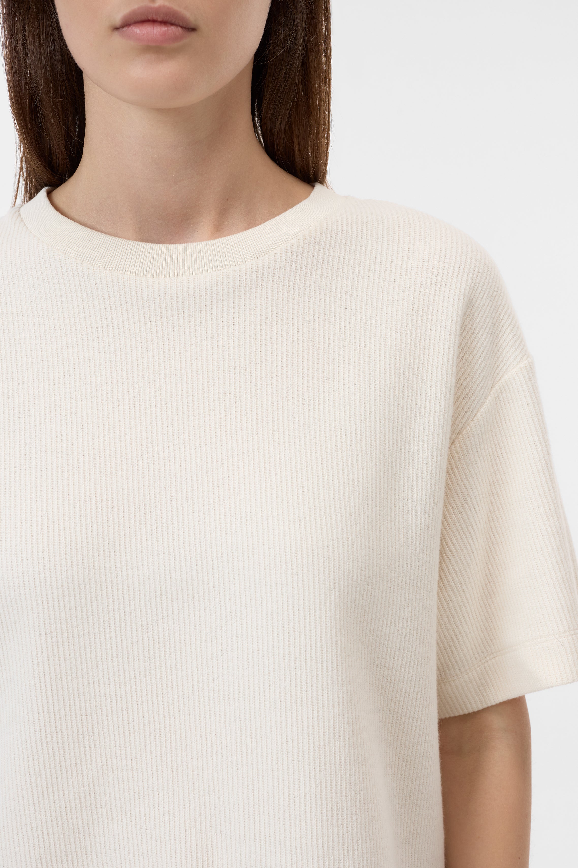 BACK SLIT T-SHIRT