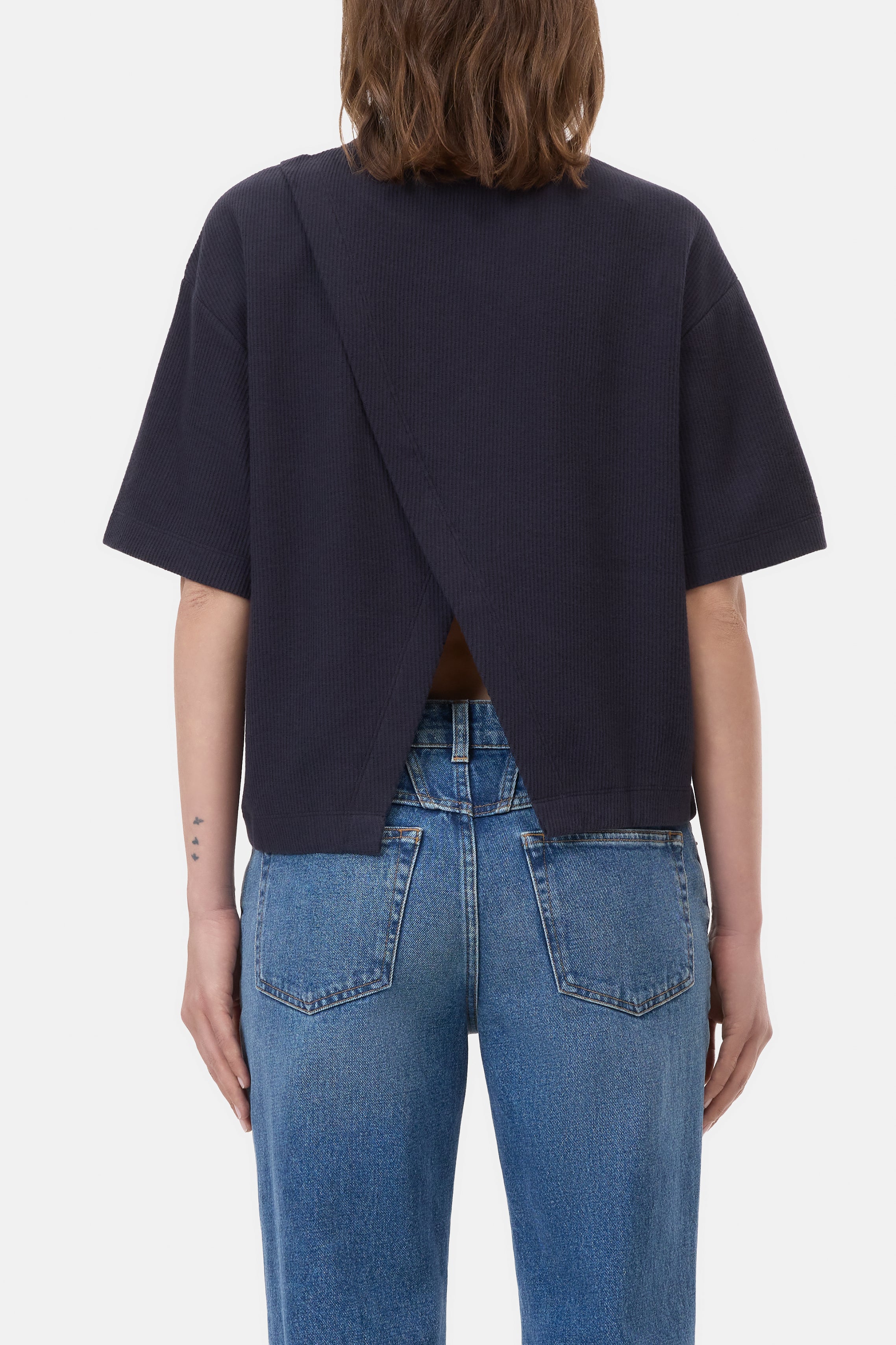 BACK SLIT T-SHIRT