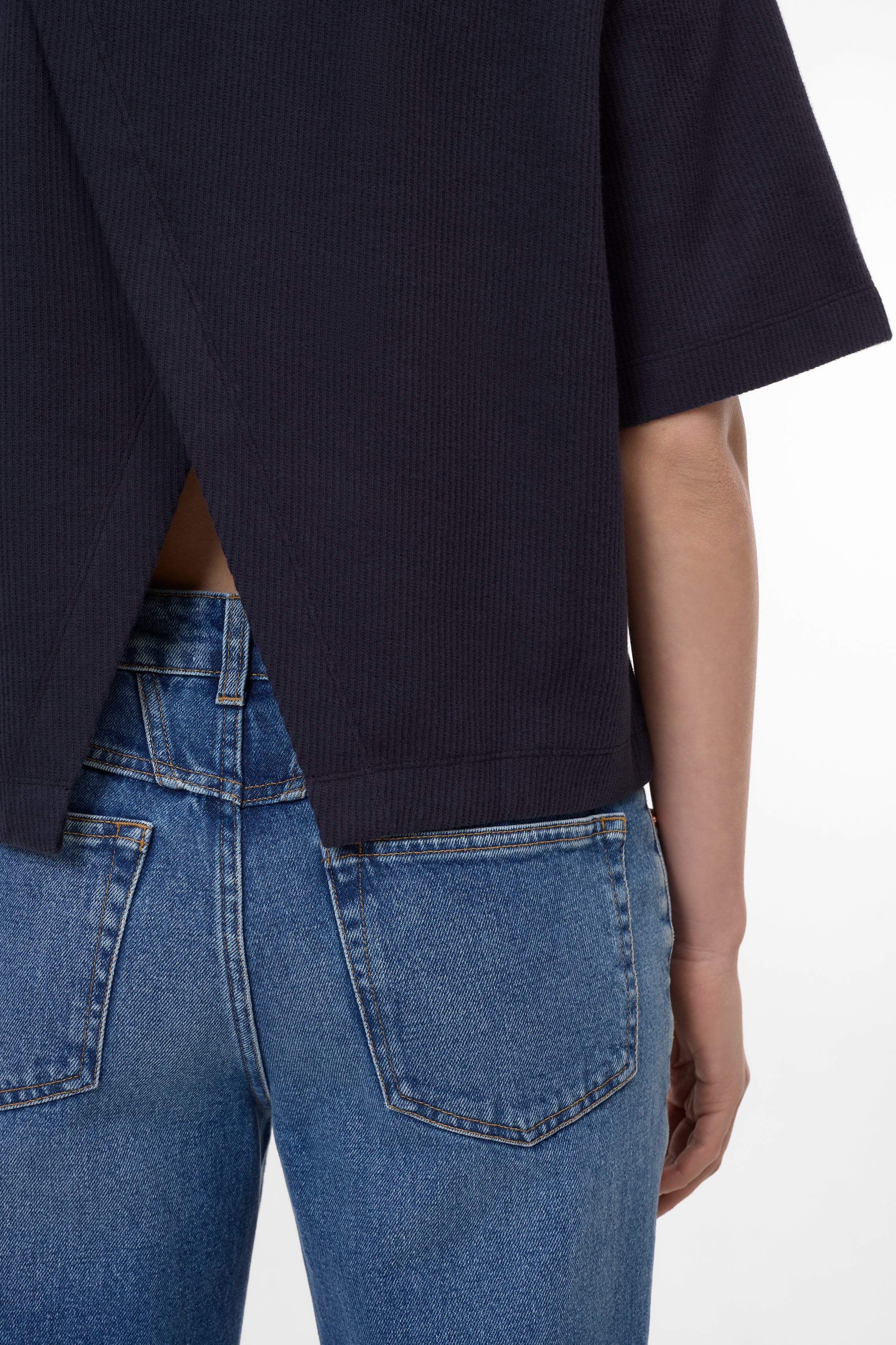 BACK SLIT T-SHIRT