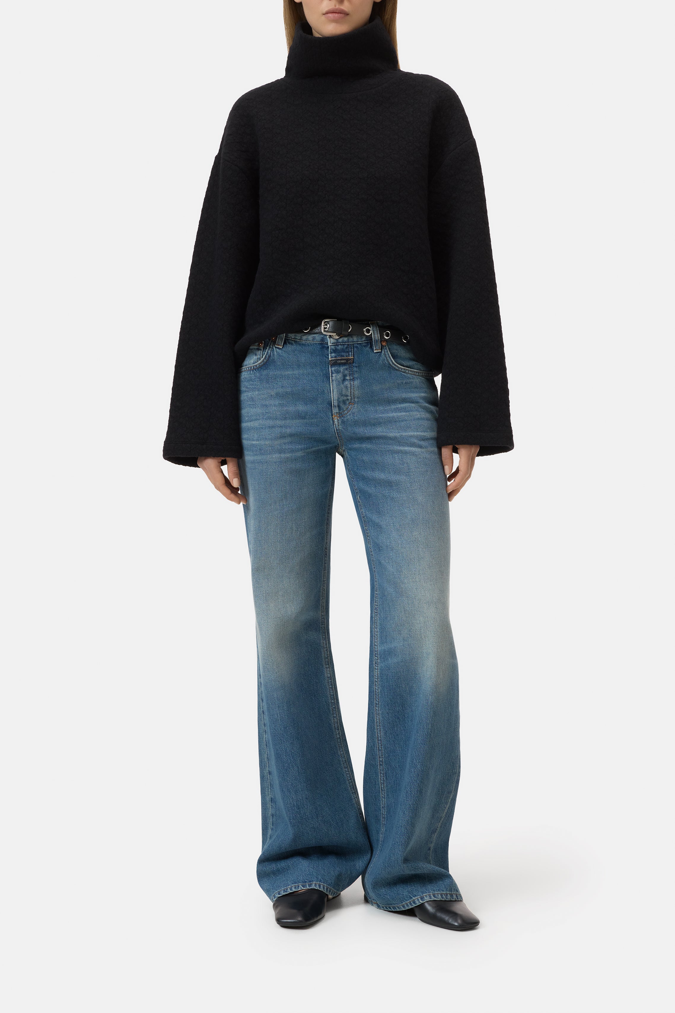 HIGH NECK SWEATSHIRT
