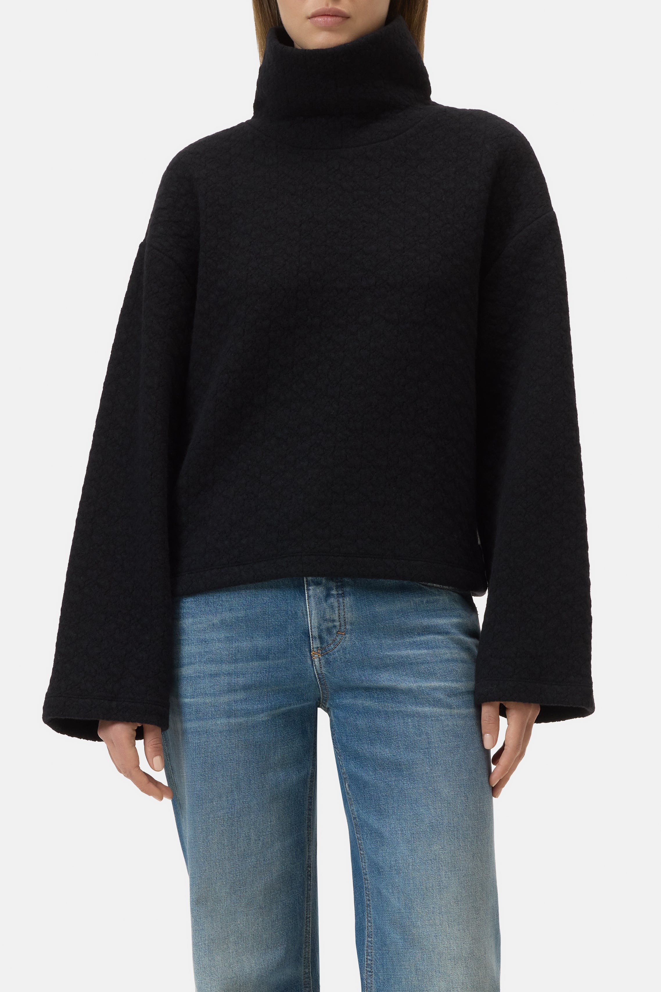 HIGH NECK SWEATSHIRT