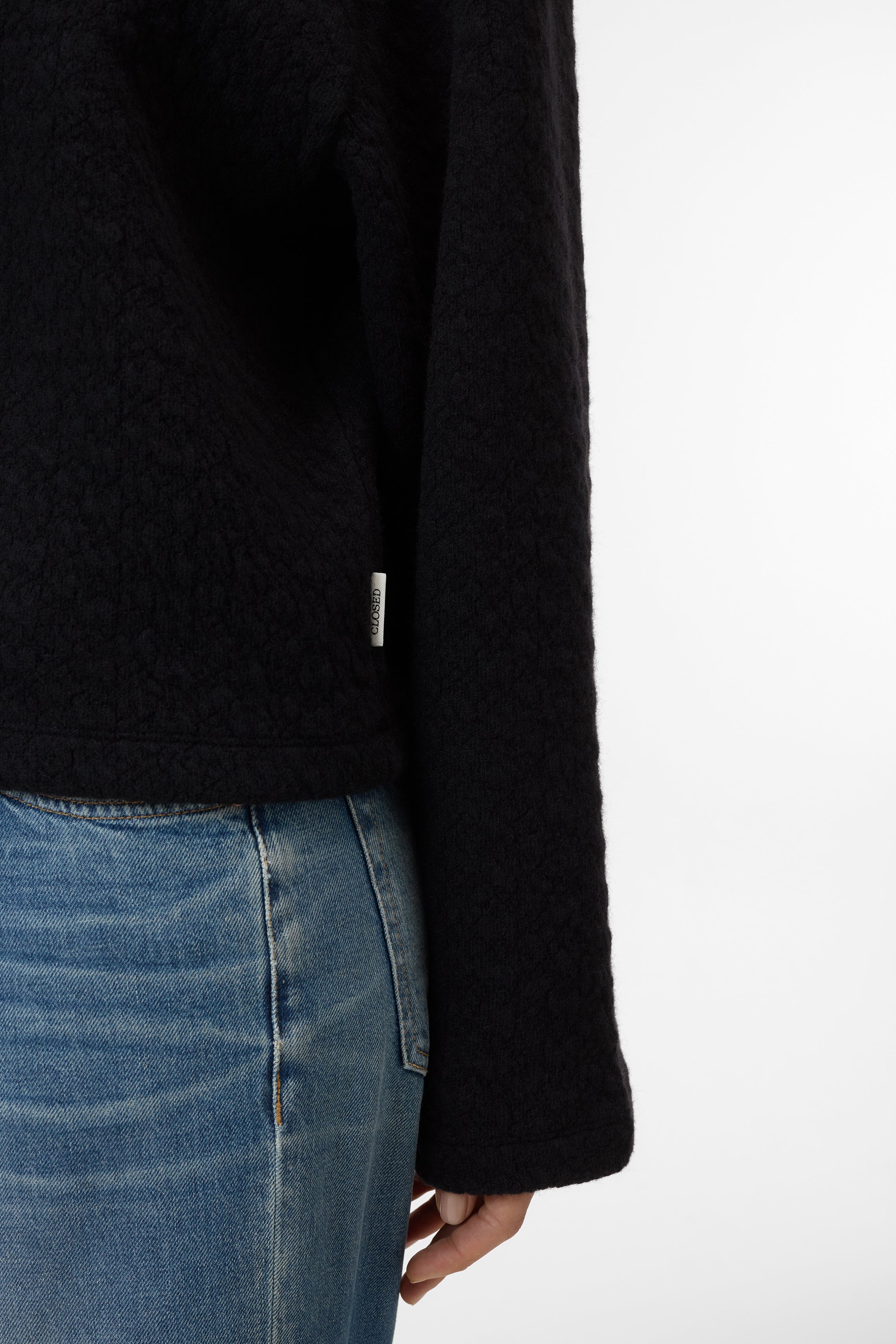 HIGH NECK SWEATSHIRT