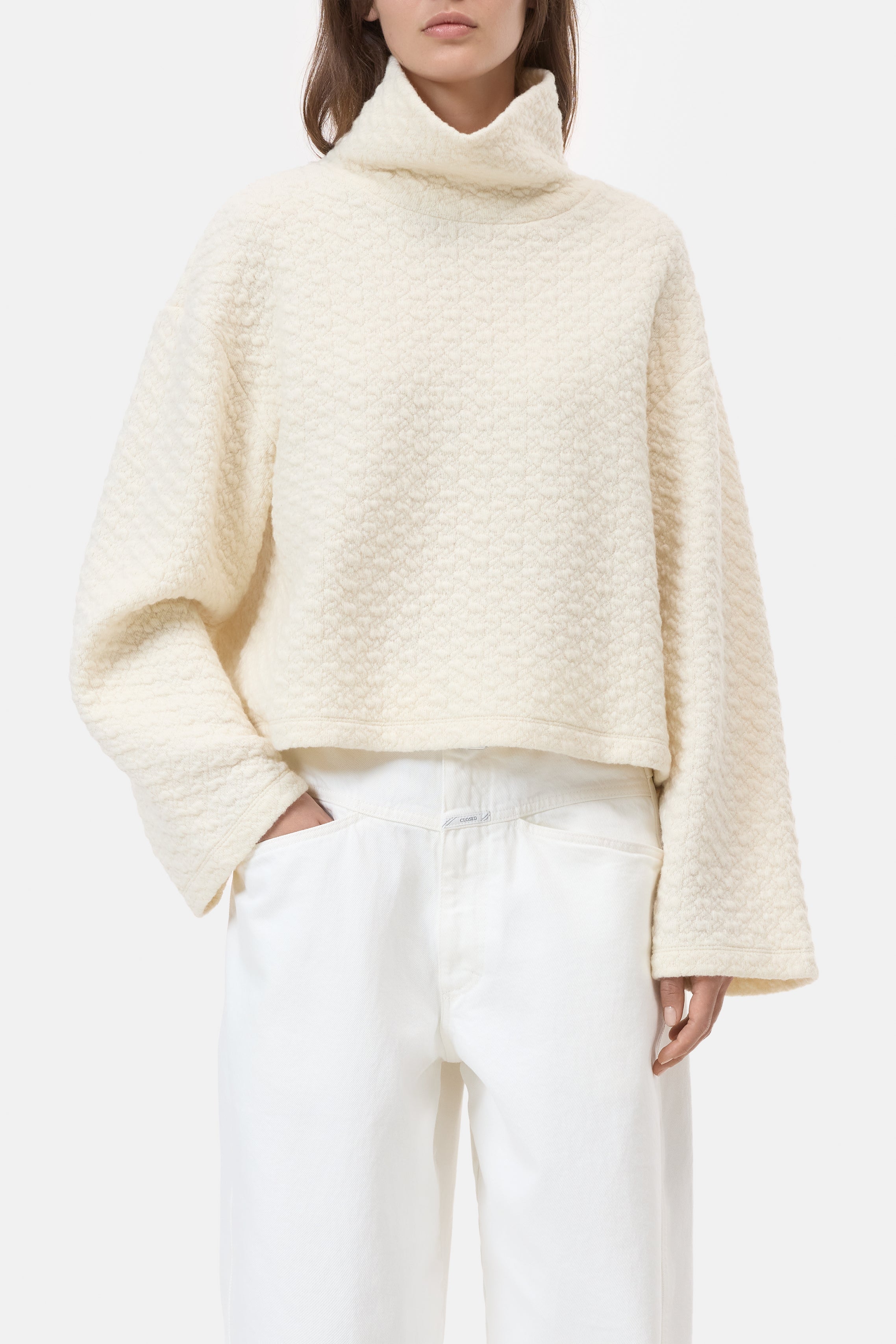 HIGH NECK SWEATSHIRT