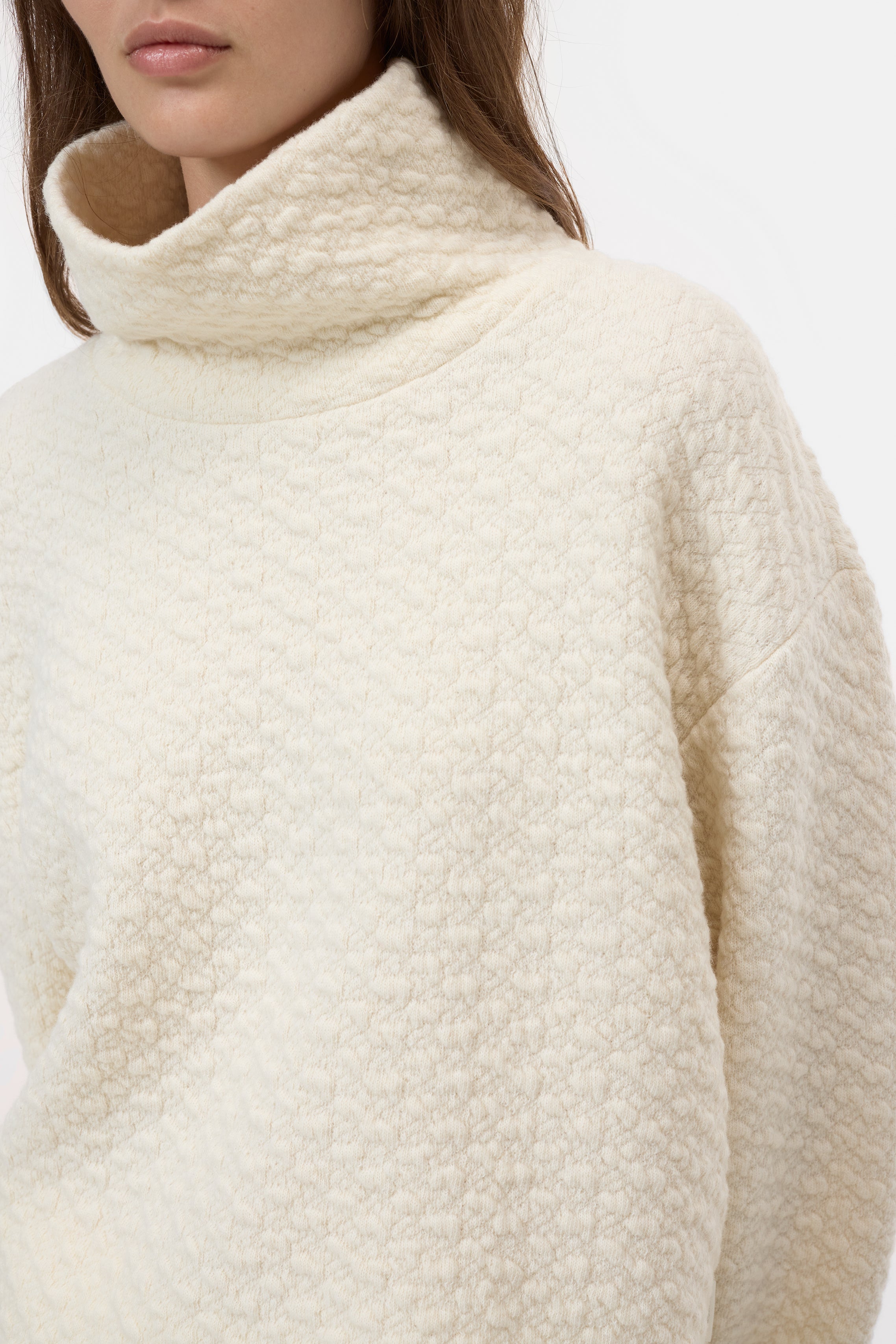 HIGH NECK SWEATSHIRT