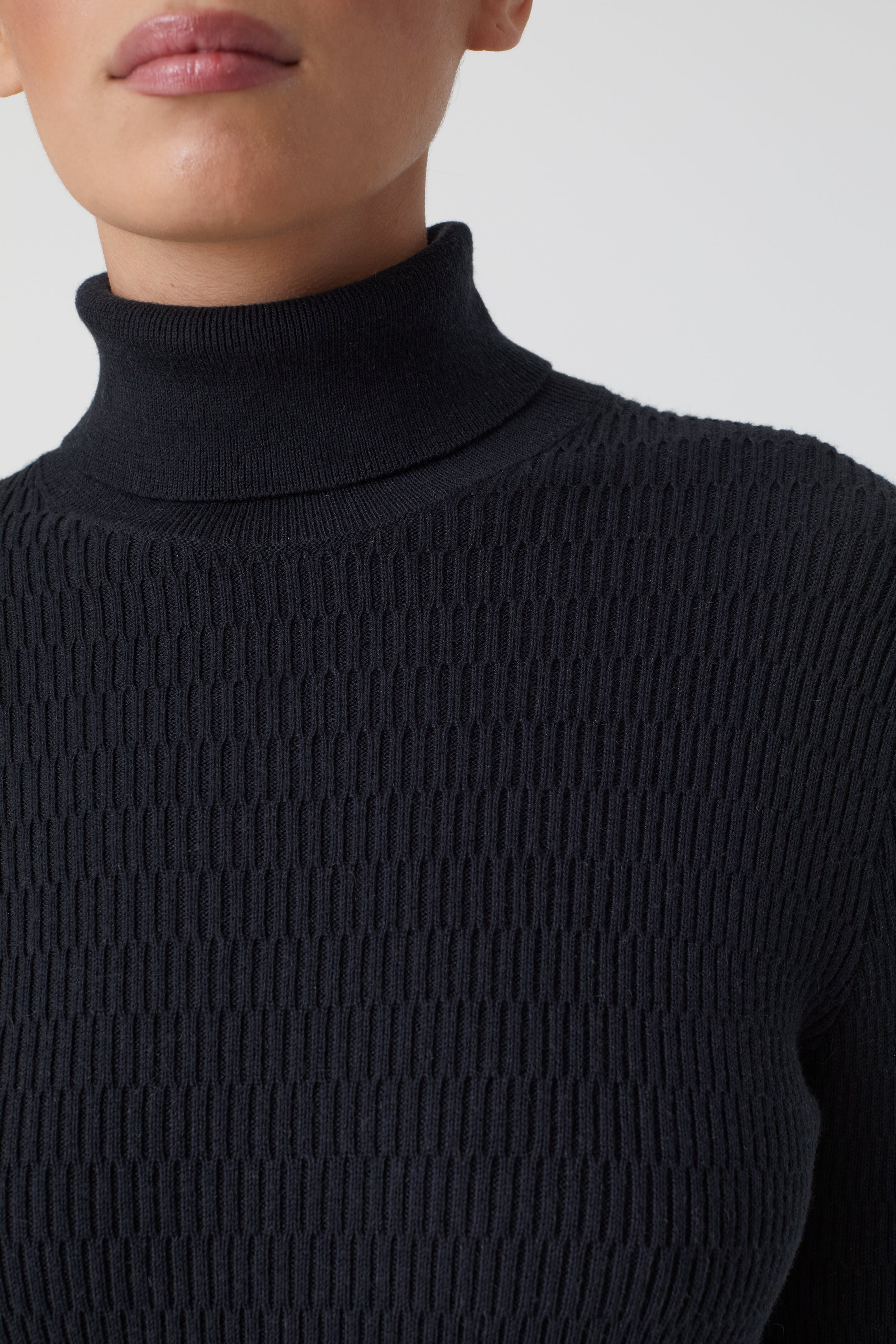 TURTLE NECK LONG SLEEVE KNITS