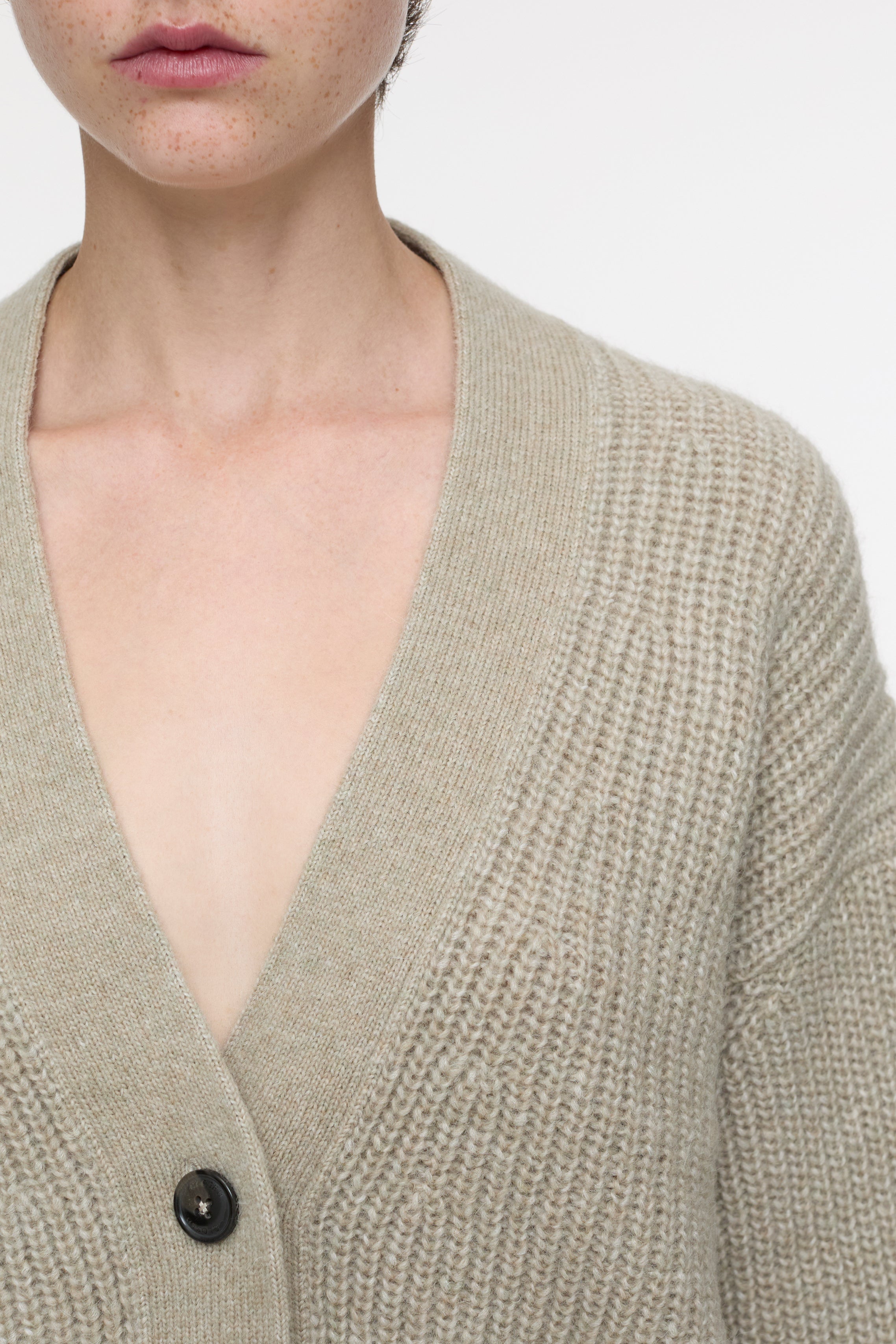 BOXY CARDIGAN