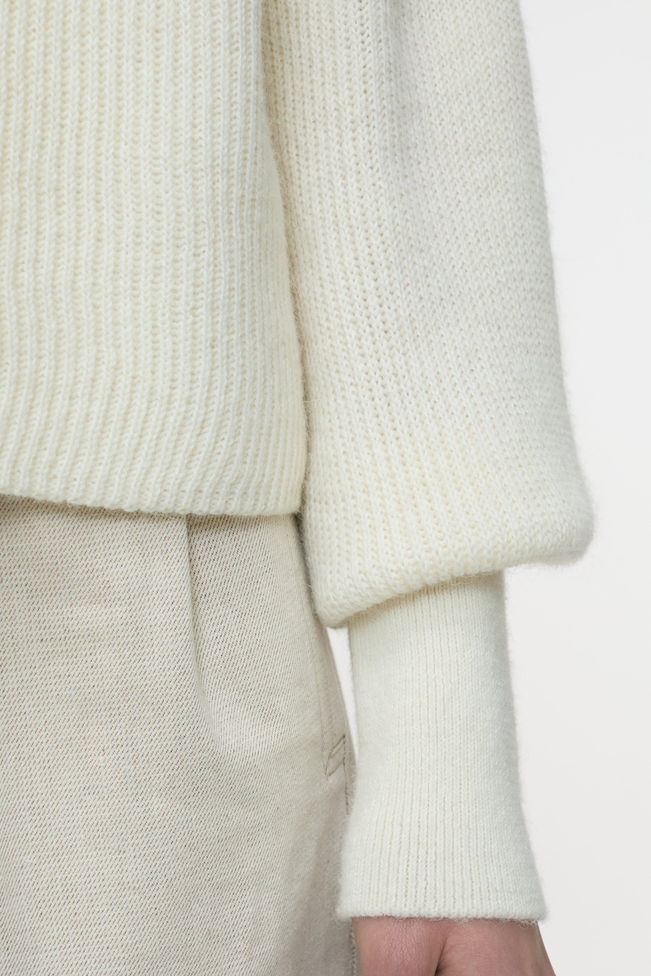 FUNNEL NECK LONG SLEEVE