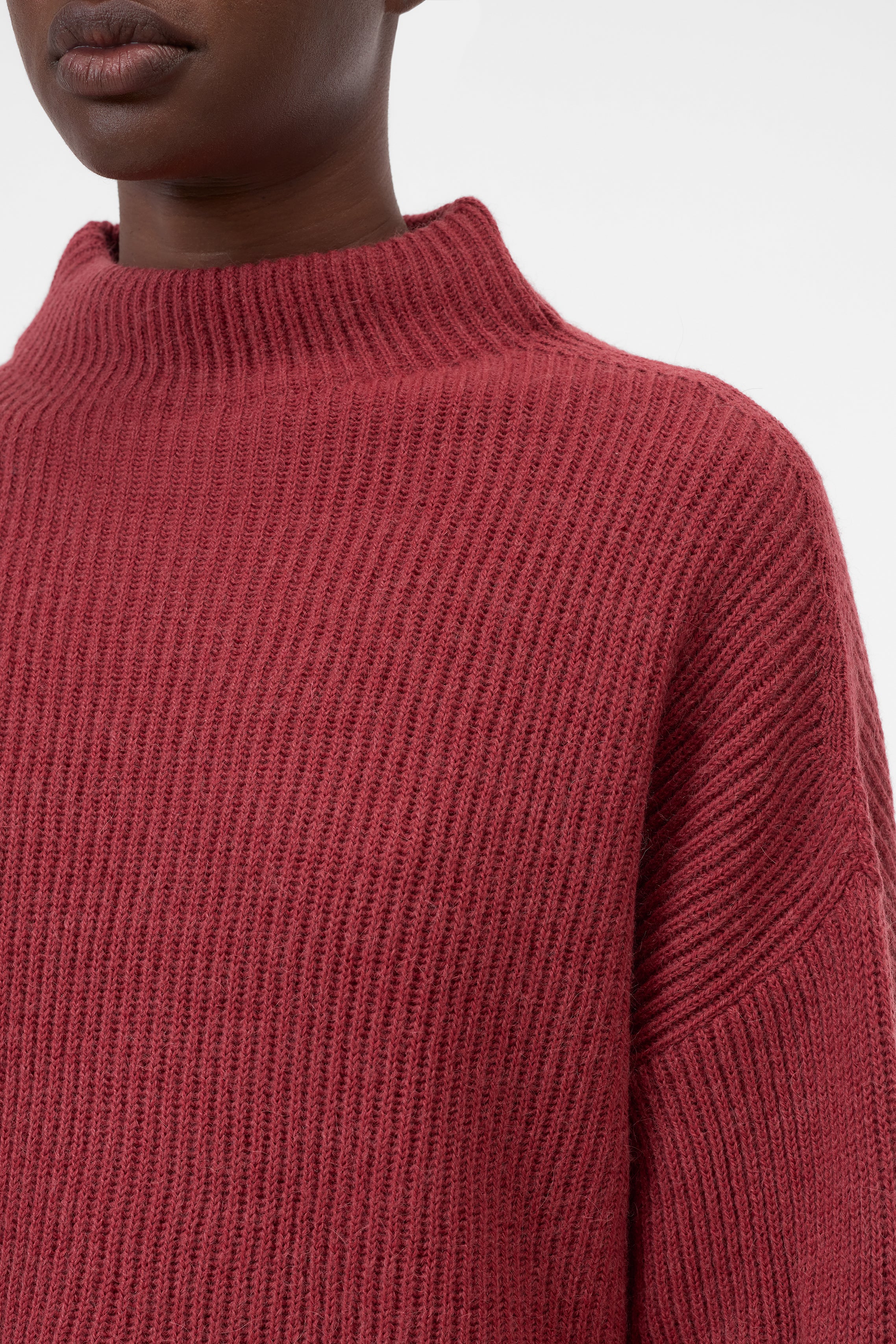 FUNNEL NECK LONG SLEEVE