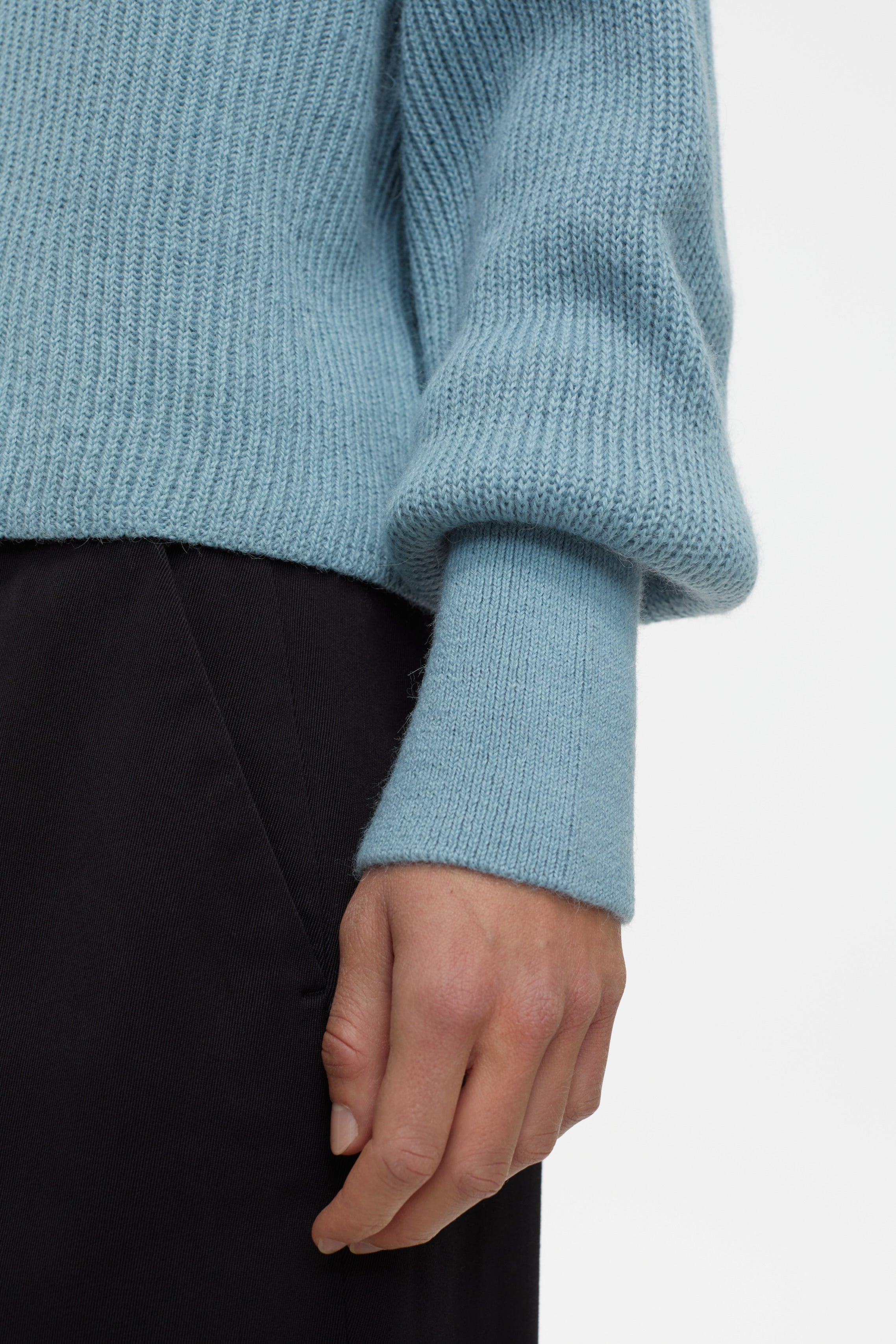 FUNNEL NECK CROPPED KNITS