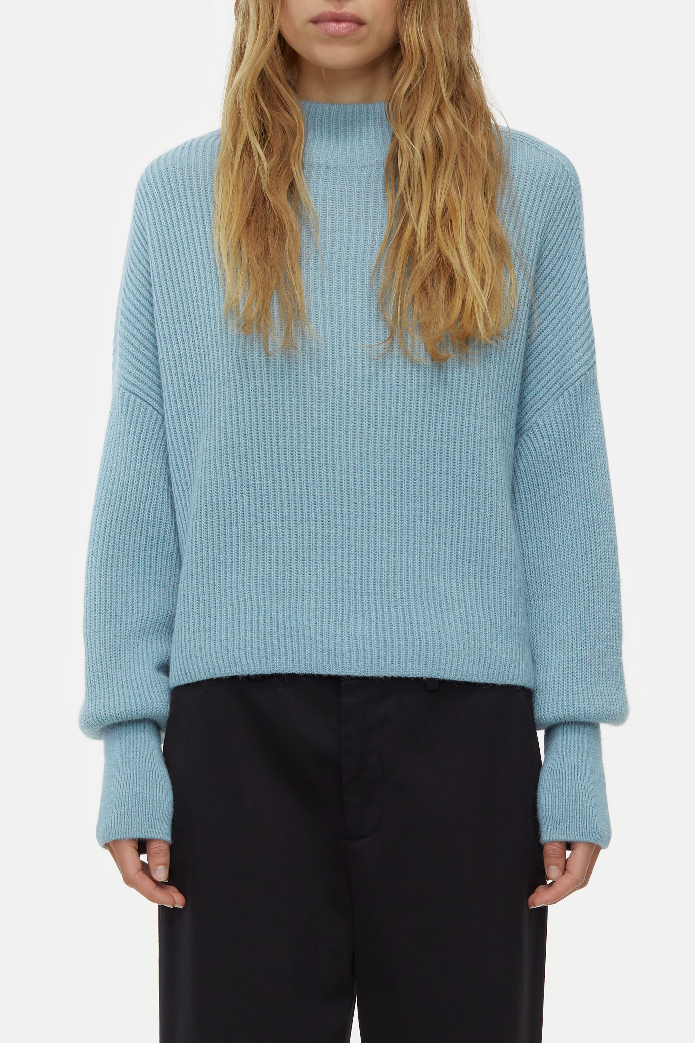 FUNNEL NECK CROPPED KNITS