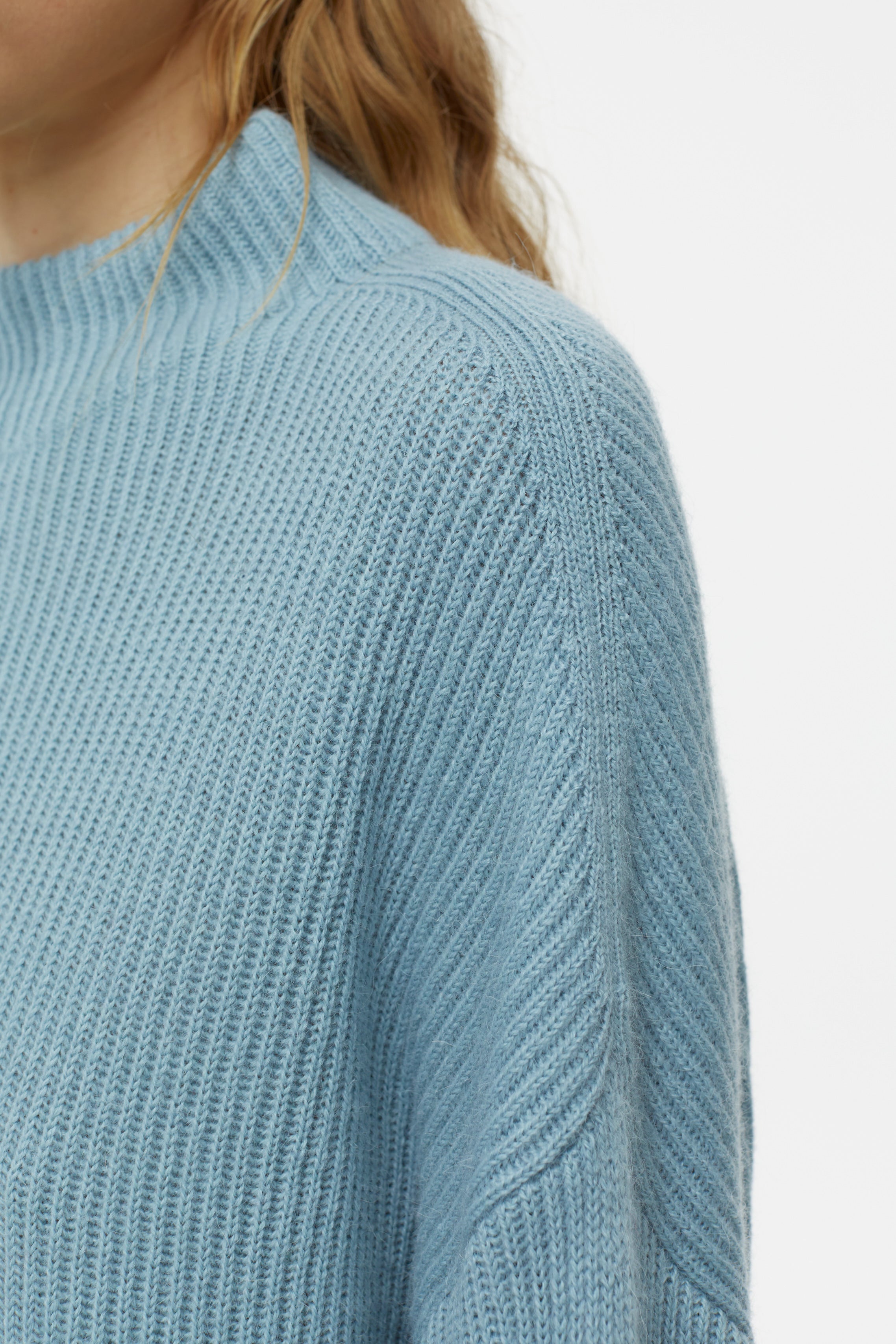 FUNNEL NECK CROPPED KNITS