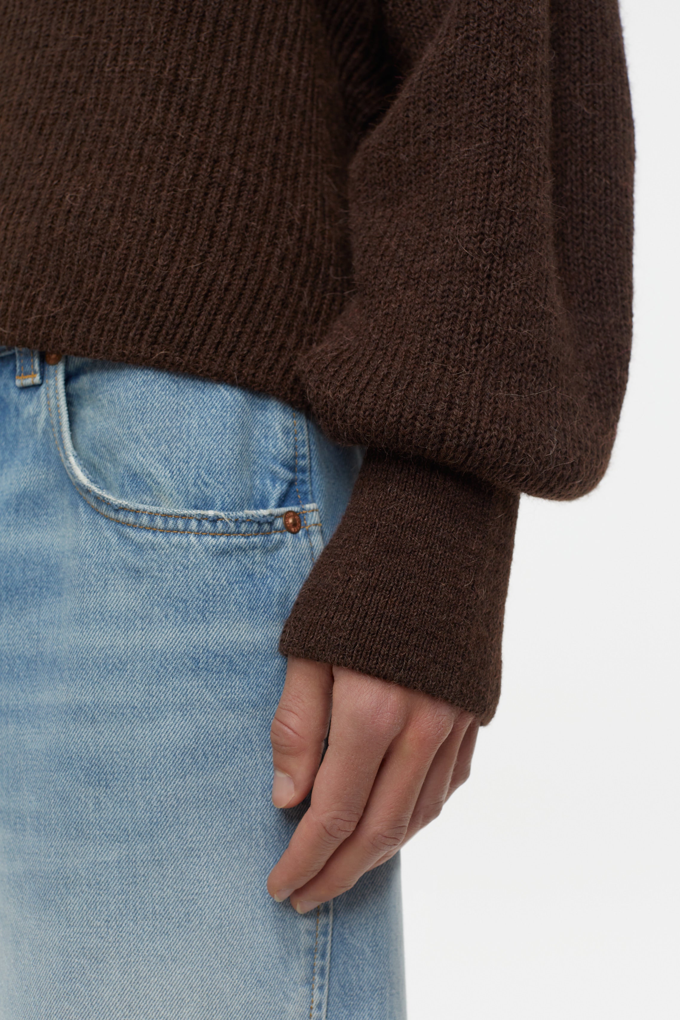 FUNNEL NECK CROPPED KNITS