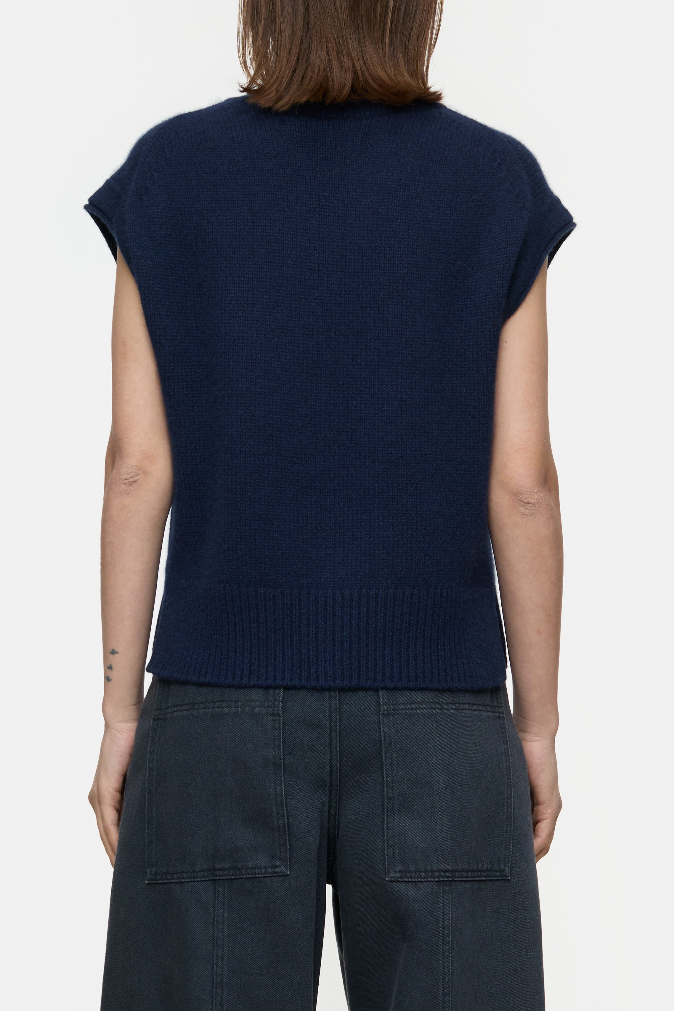 CREW NECK VEST