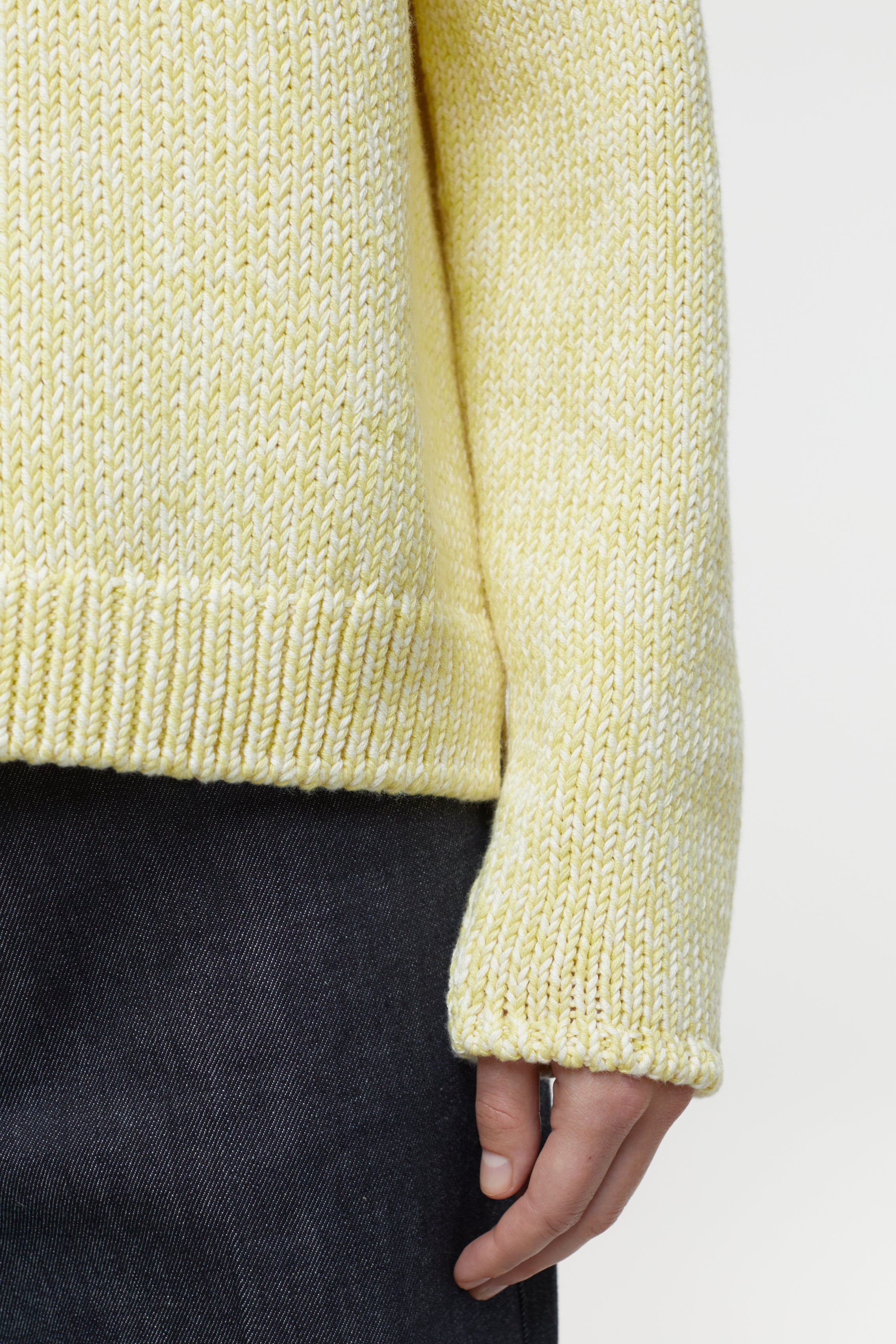 OPEN V NECK LONG SLEEVE