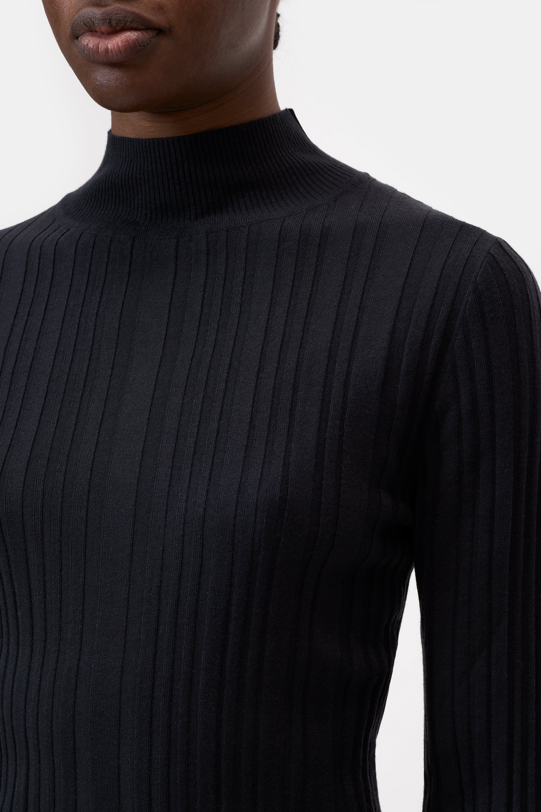 SLIM TURTLE NECK